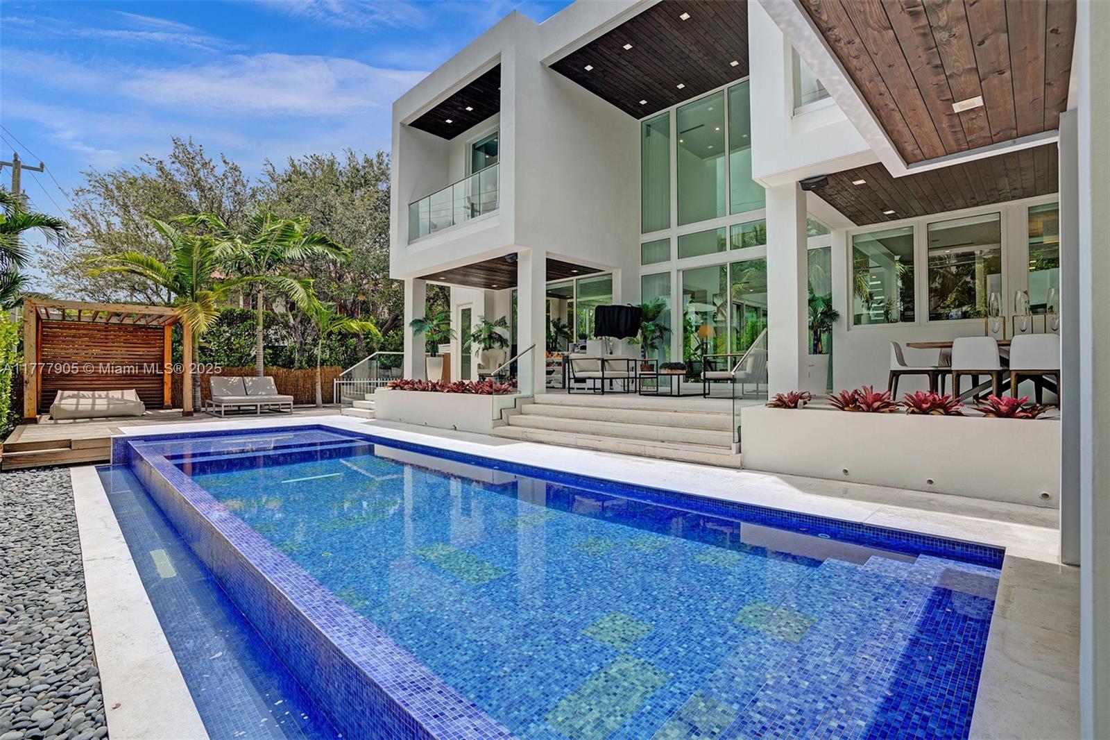 TROPICAL ISLE HOMES SUB 4 - Residential