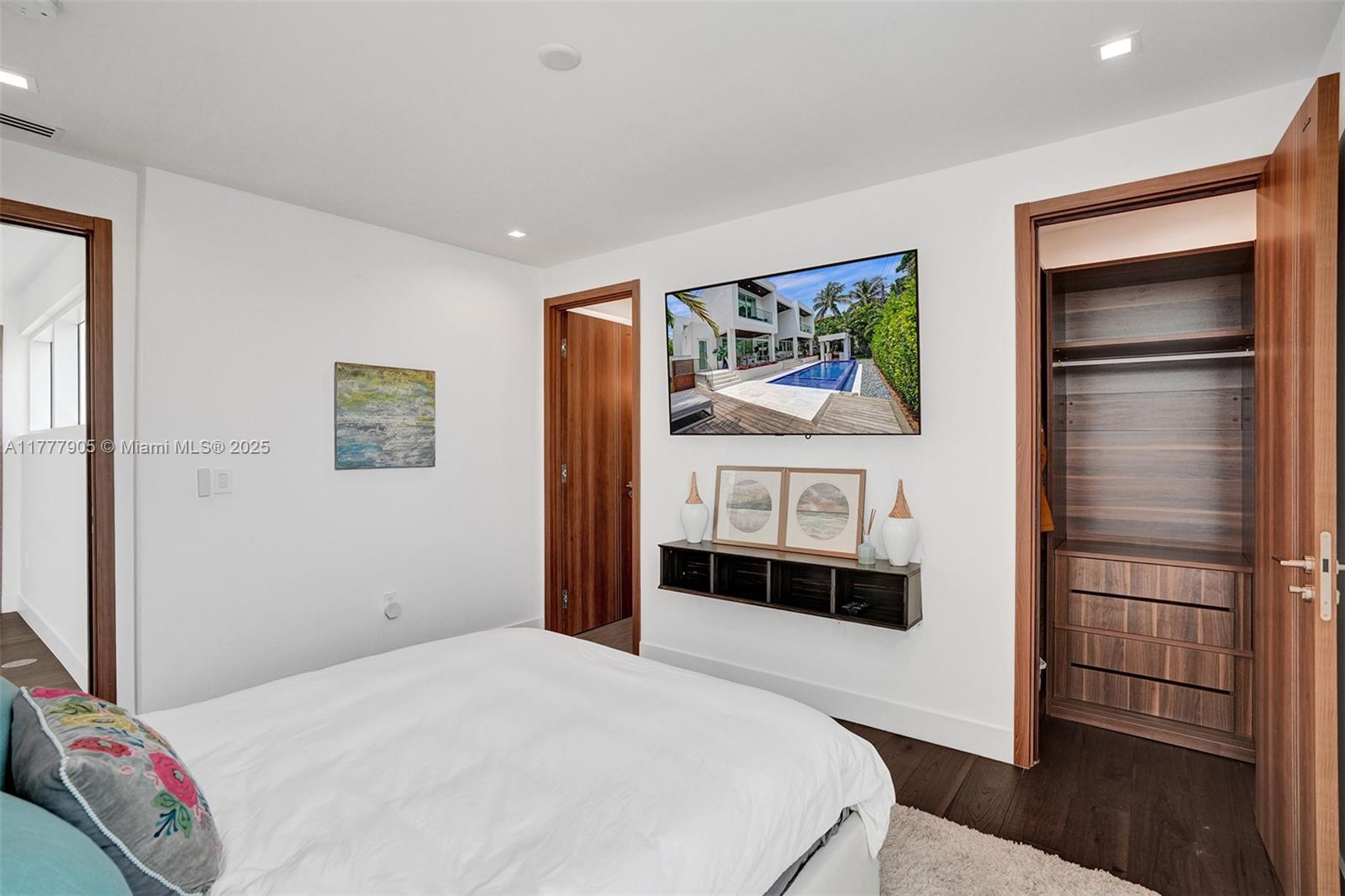 TROPICAL ISLE HOMES SUB 4 - Residential