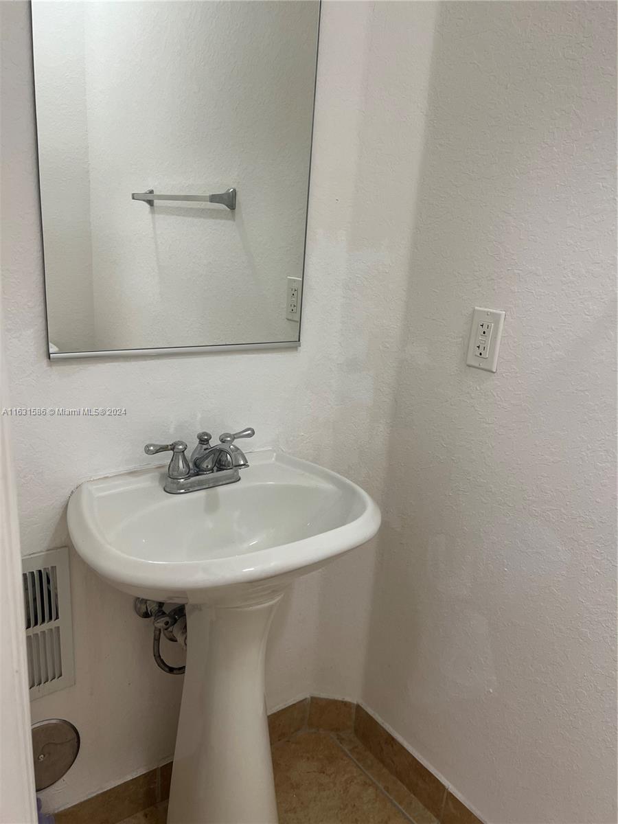 CORONADO AT DORAL III CON - Residential Lease