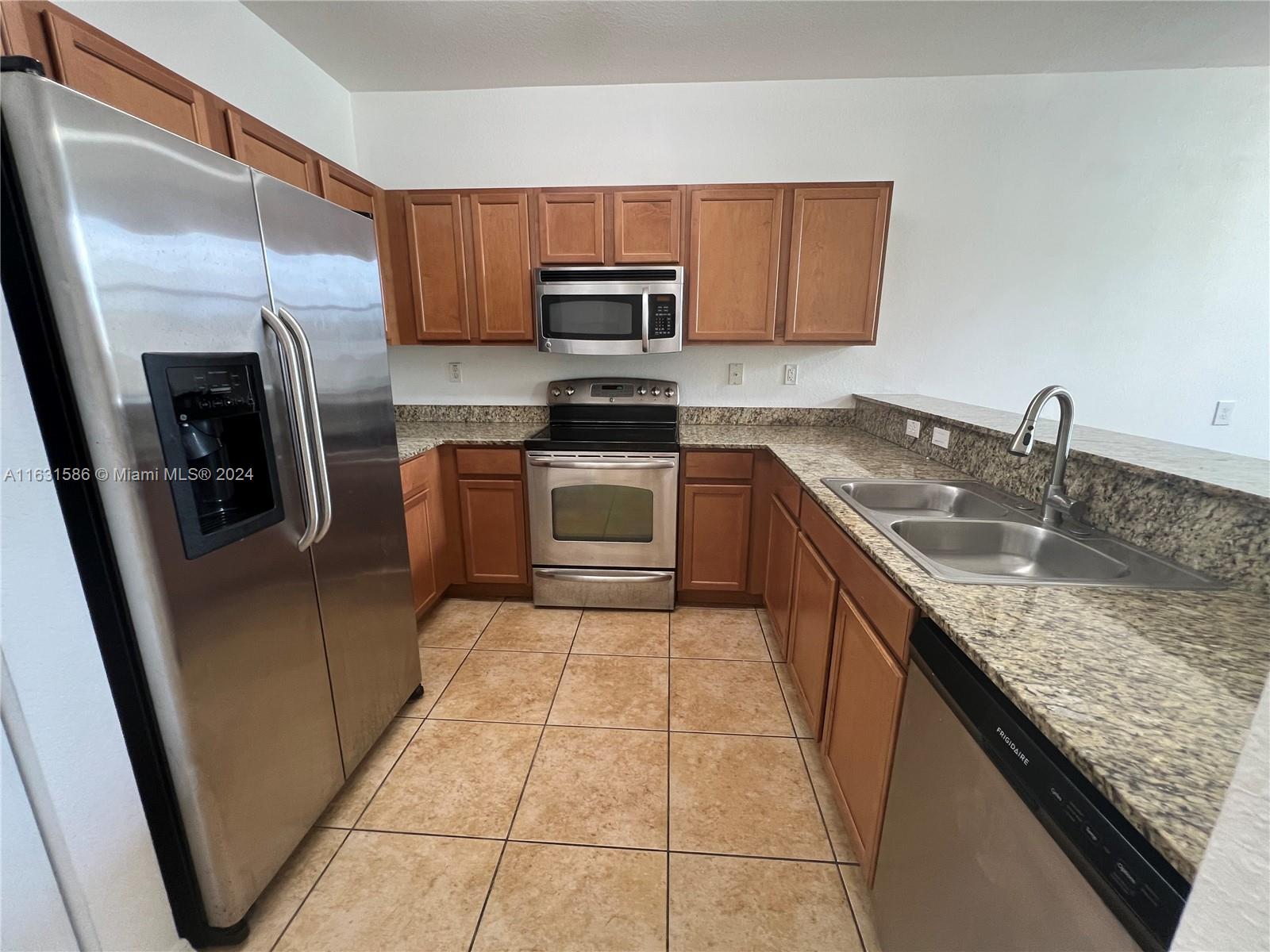 CORONADO AT DORAL III CON - Residential Lease
