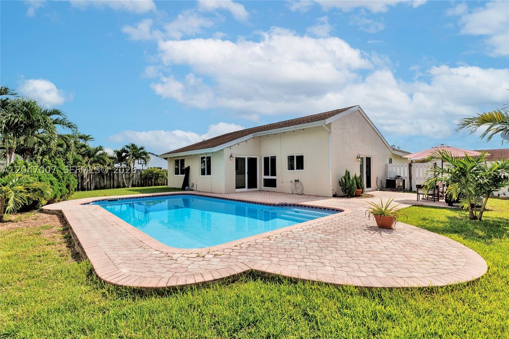 Photo of 681 Pine Ridge Ter, Davie, FL 33325 (MLS # A12047007)