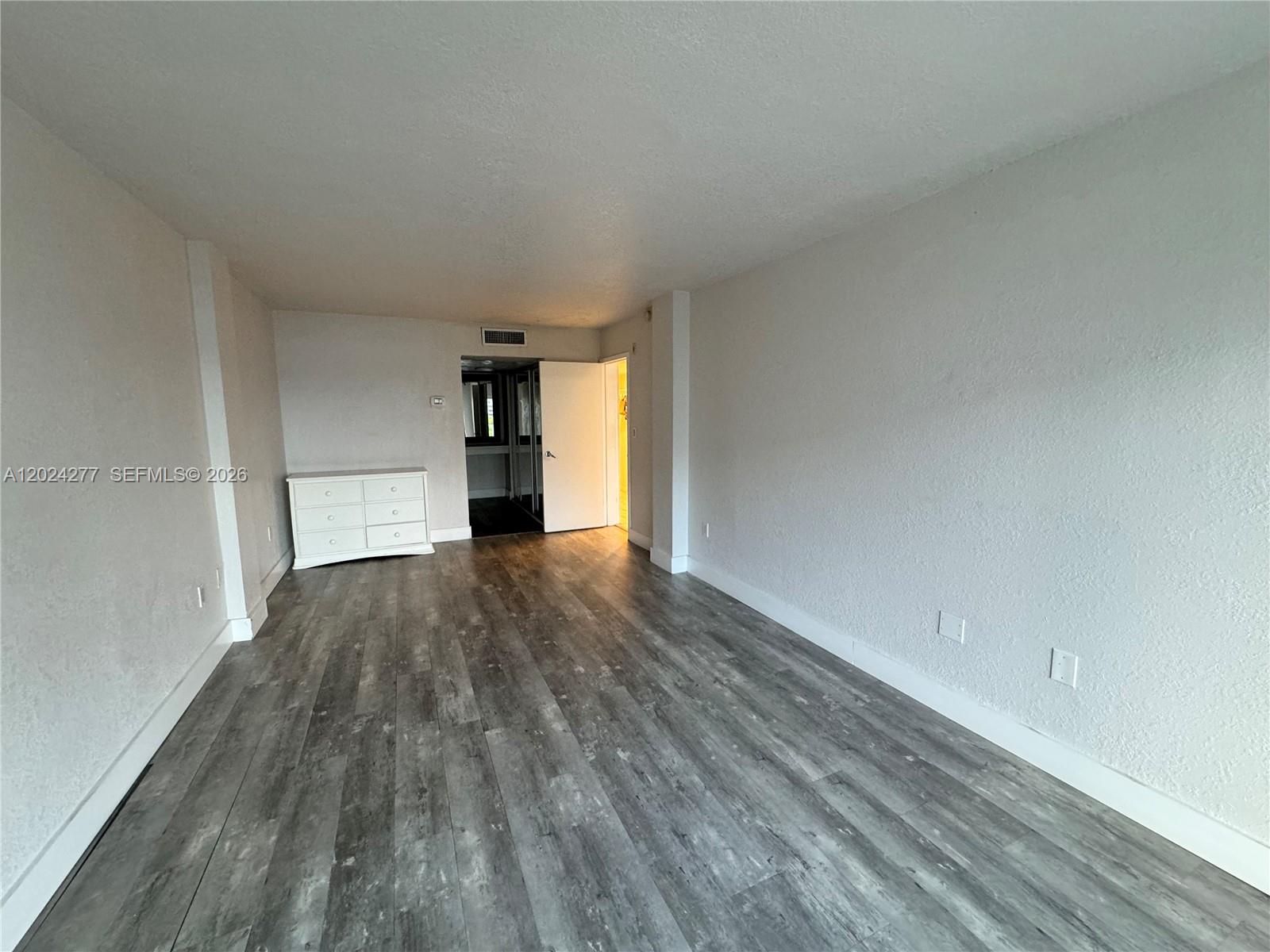 CRICKET CLUBHOUSE CONDO - Land