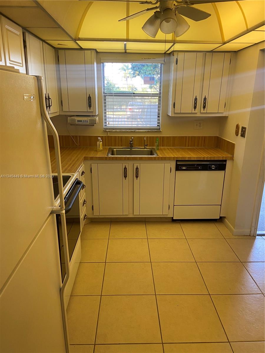 GREENS OF INVERRARY PH 1 - Residential