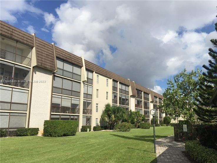 GREENS OF INVERRARY PH 1 - Residential