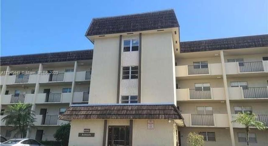Quiet 55+Senior Community at Greens of Inveraray. Unit located on the Ground floor with quick access to assigned parking spot. Spacious 1092 sq ft condo with 2 bedrooms and 2 bathrooms featured in a split floor plan. Master bedroom has two walk-in closets. Washer and dryer inside the unit, HUGE plus. 680 credit score and $50K of yearly income. 20% of down payment required.