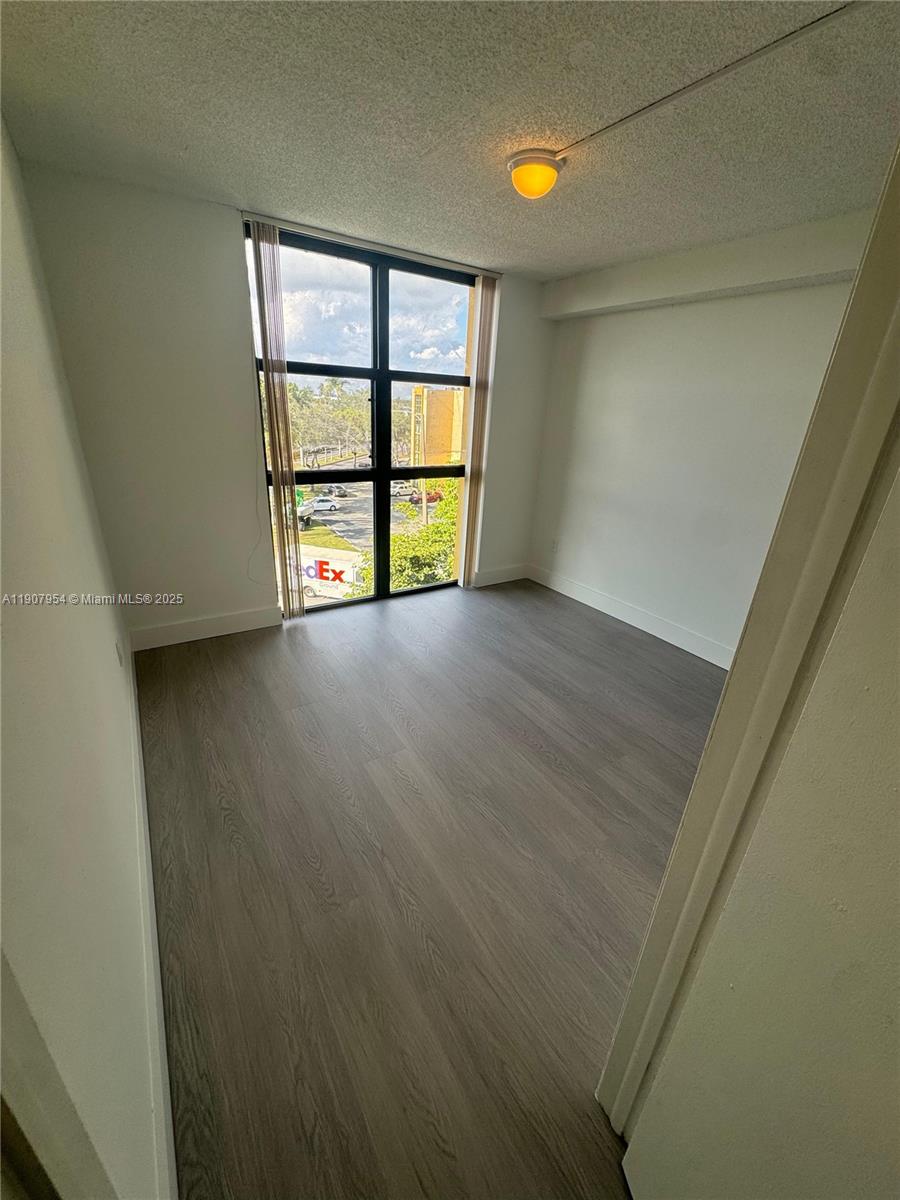 11780 SW 18th St 528-2