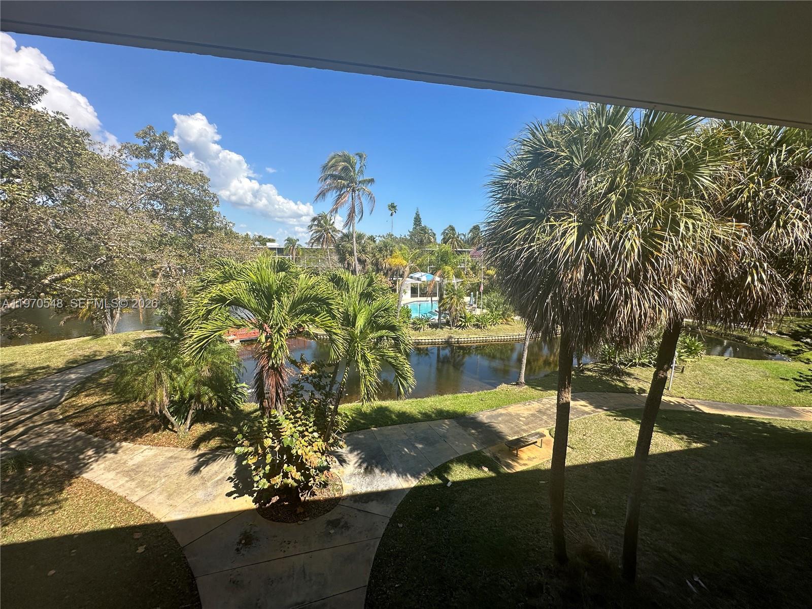 DEERFIELD LAKE CONDOMINIU - Residential