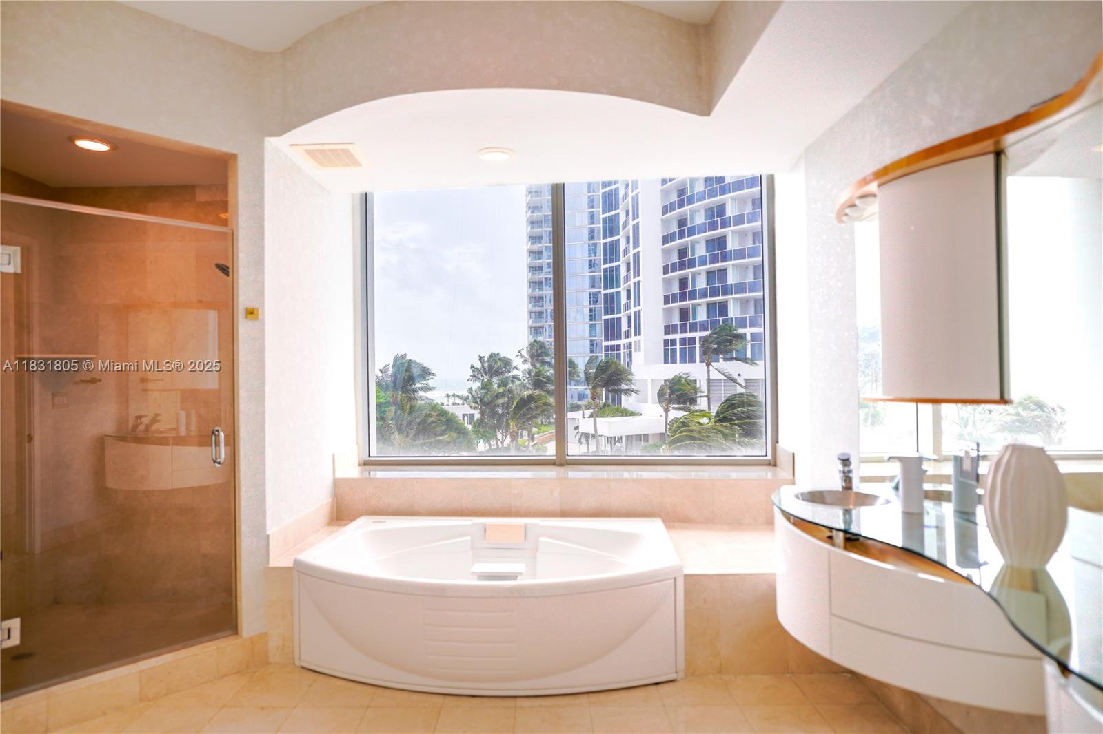 18101 Collins Ave 701