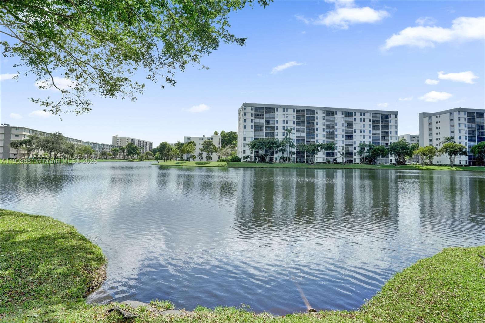CYPRESS BEND CONDOMINIUM - Residential