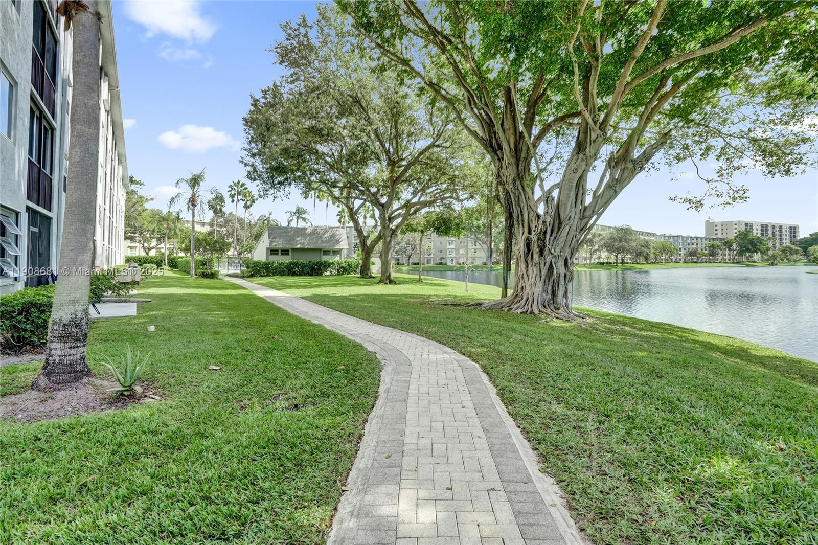 CYPRESS BEND CONDOMINIUM - Residential