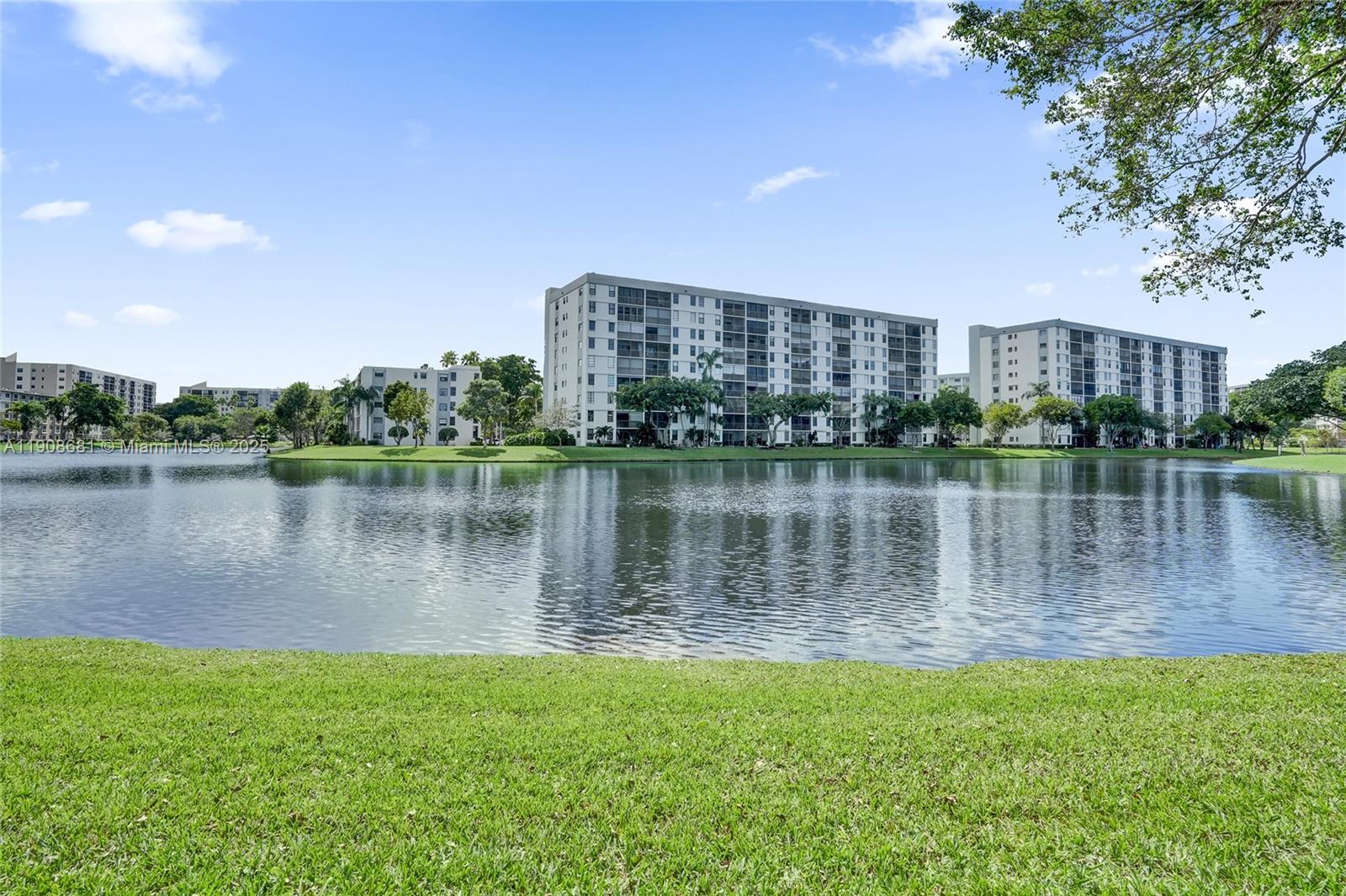 CYPRESS BEND CONDOMINIUM - Residential