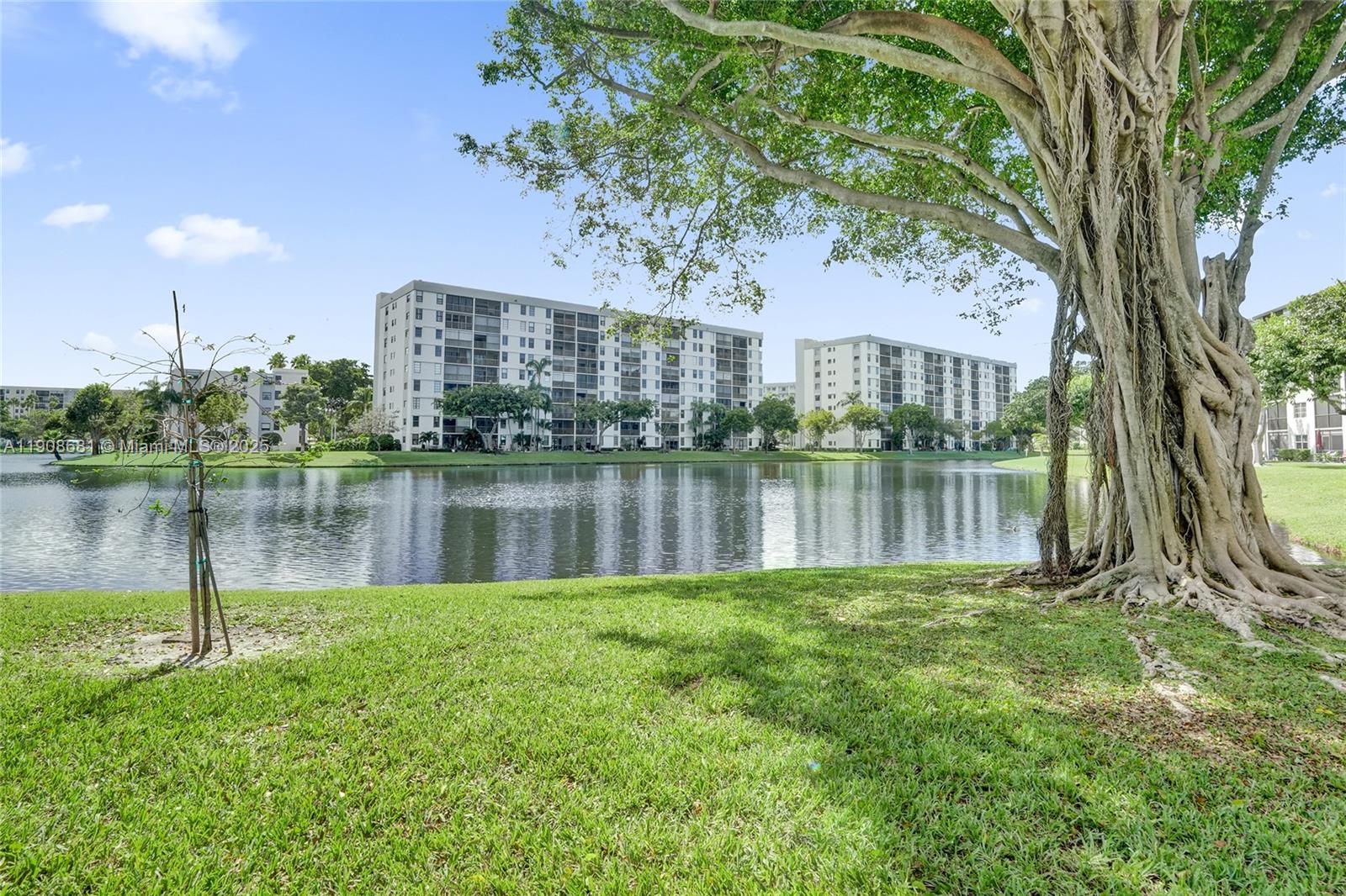 CYPRESS BEND CONDOMINIUM - Residential