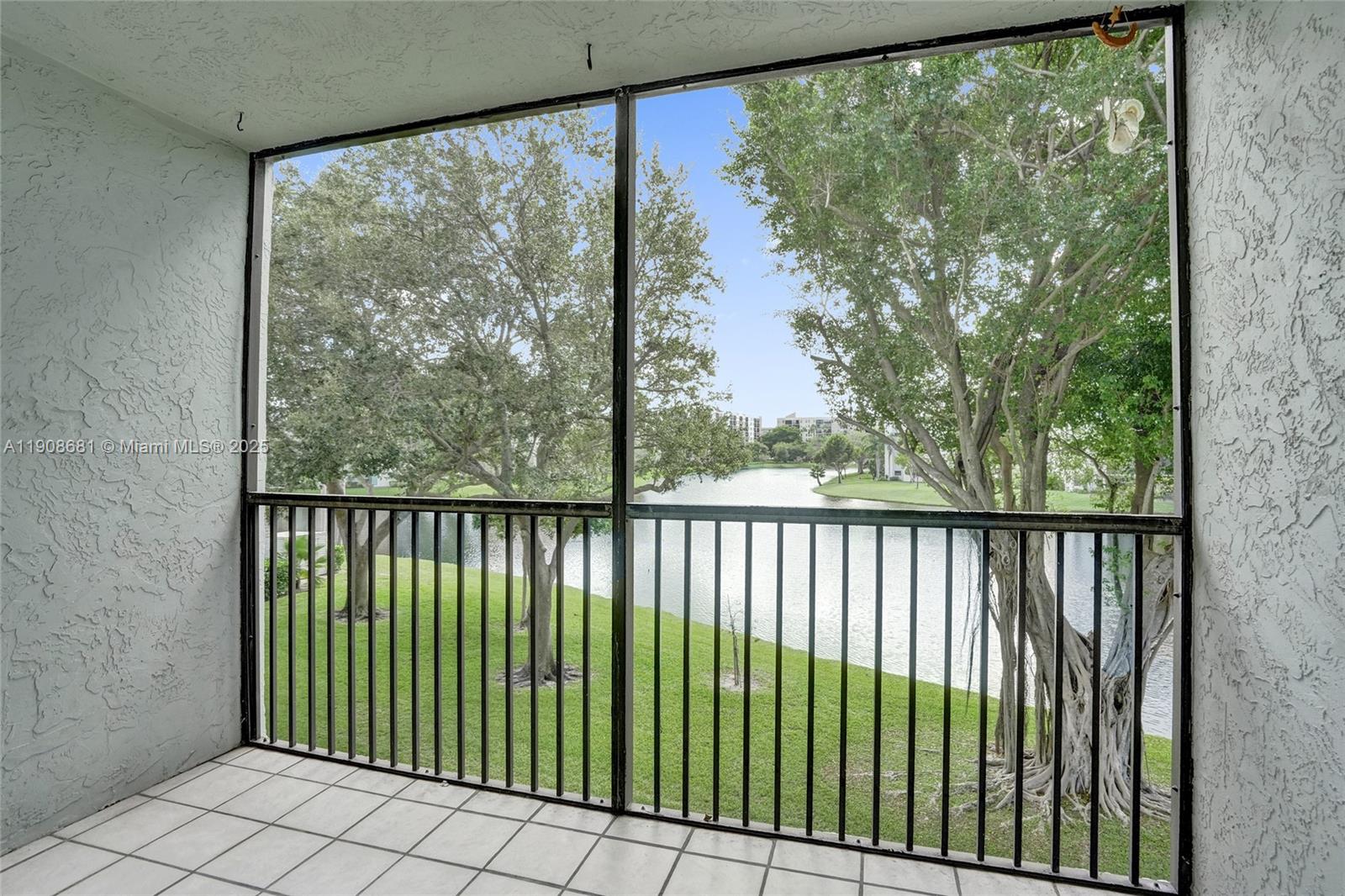 CYPRESS BEND CONDOMINIUM - Residential