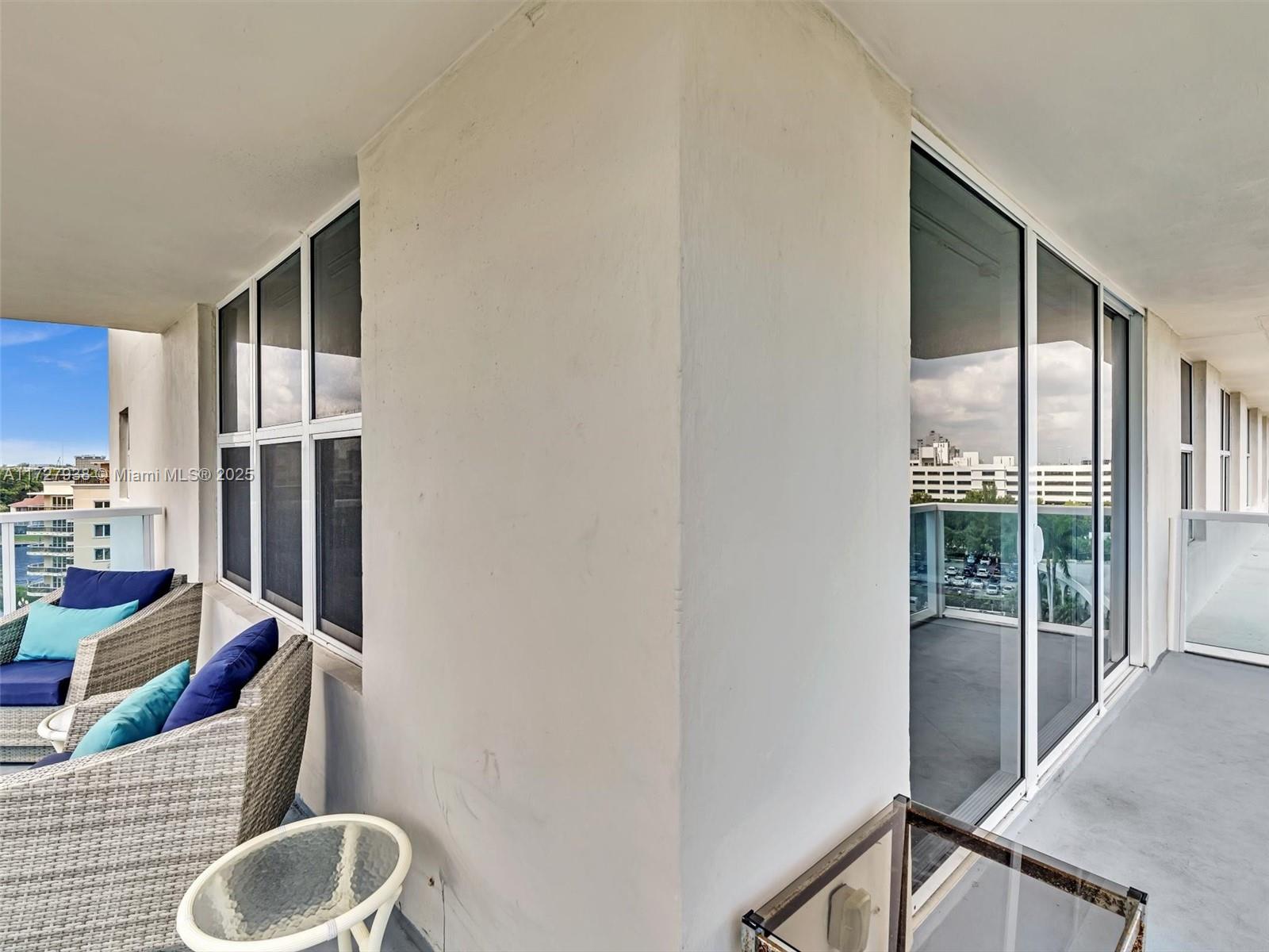 HALLMARK OF HOLLYWOOD CON - Residential