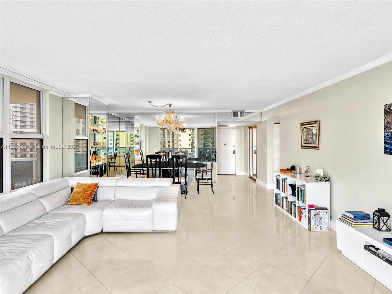 HALLMARK OF HOLLYWOOD CON - Residential