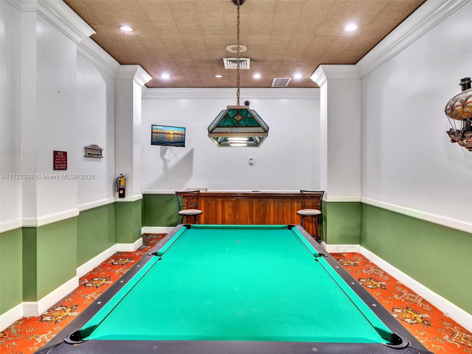 HALLMARK OF HOLLYWOOD CON - Residential