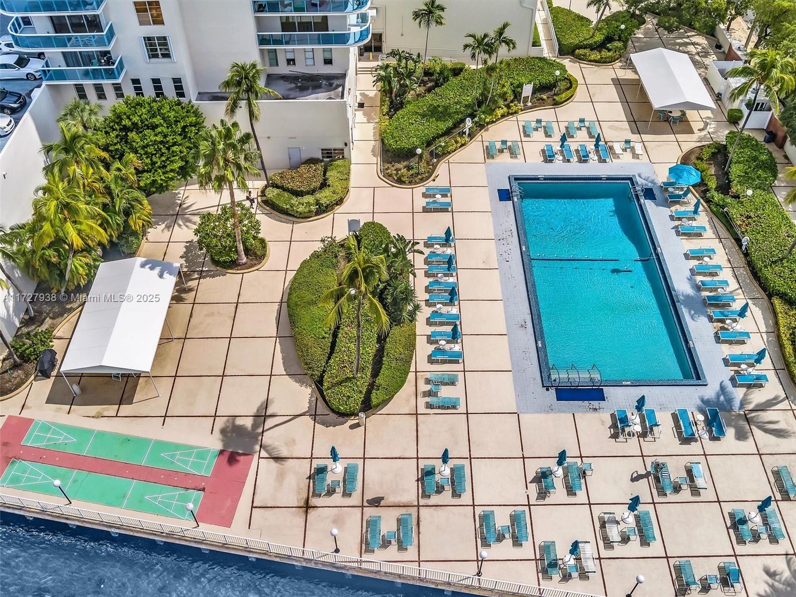 HALLMARK OF HOLLYWOOD CON - Residential