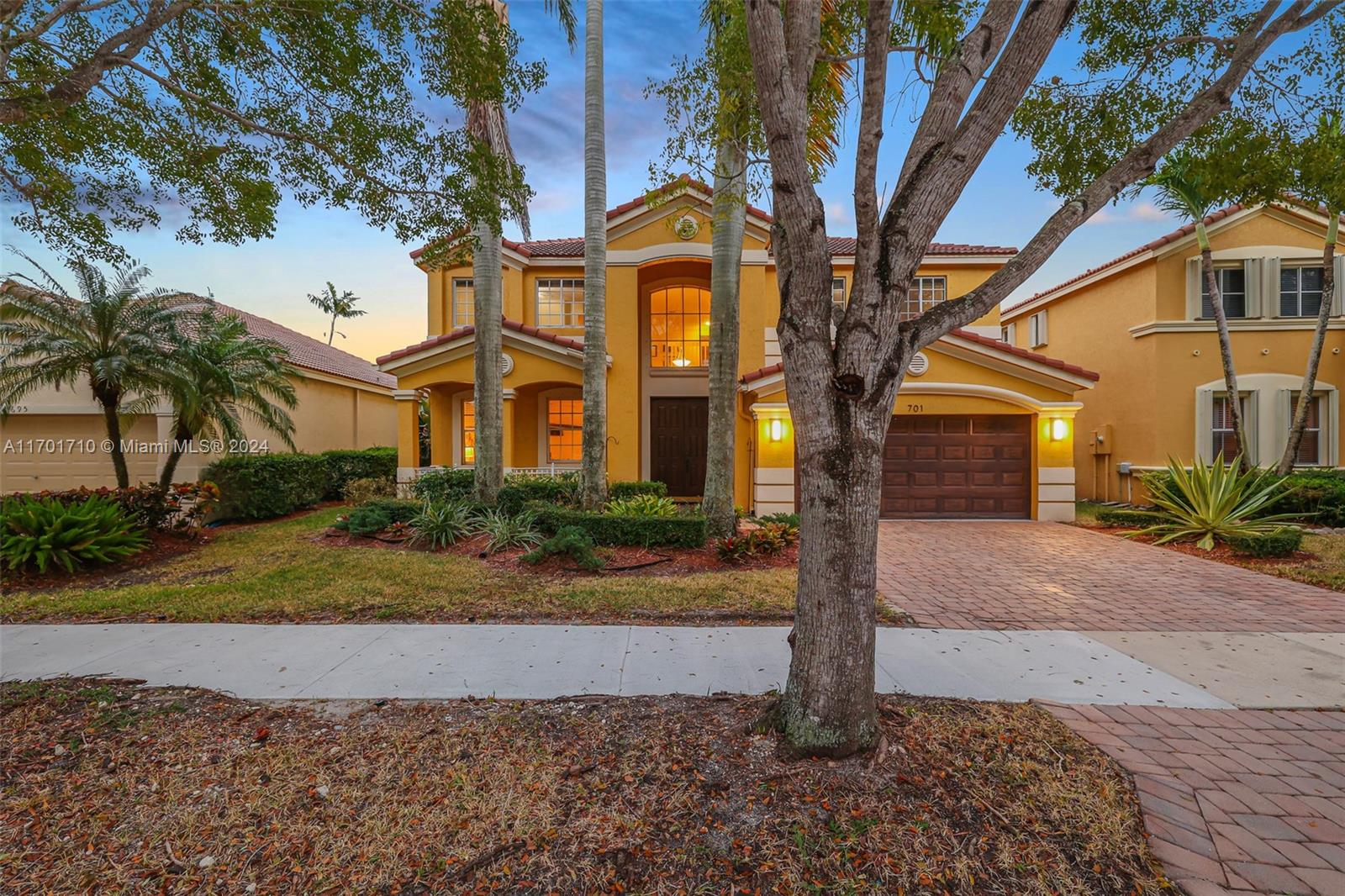 701 Nandina Dr, Weston, Broward County, Florida - 6 Bedrooms  
4 Bathrooms - 