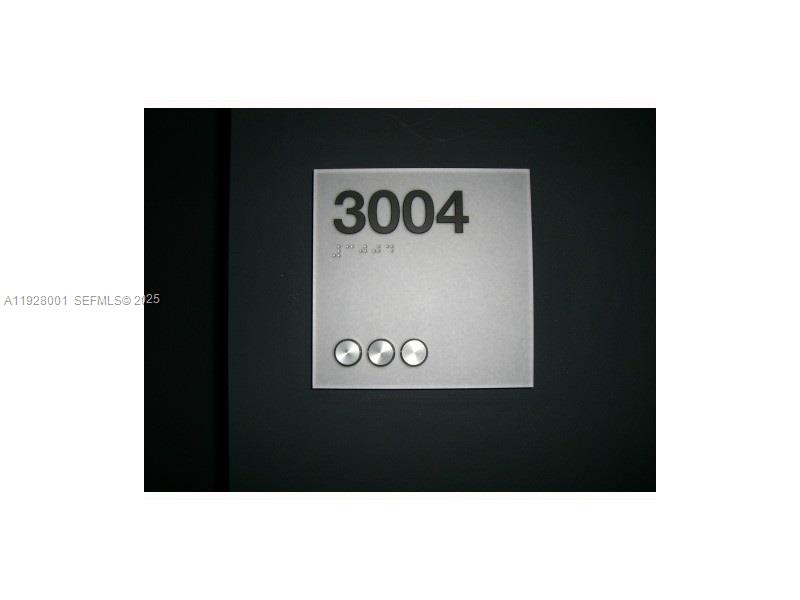 500 BRICKELL AV 3004