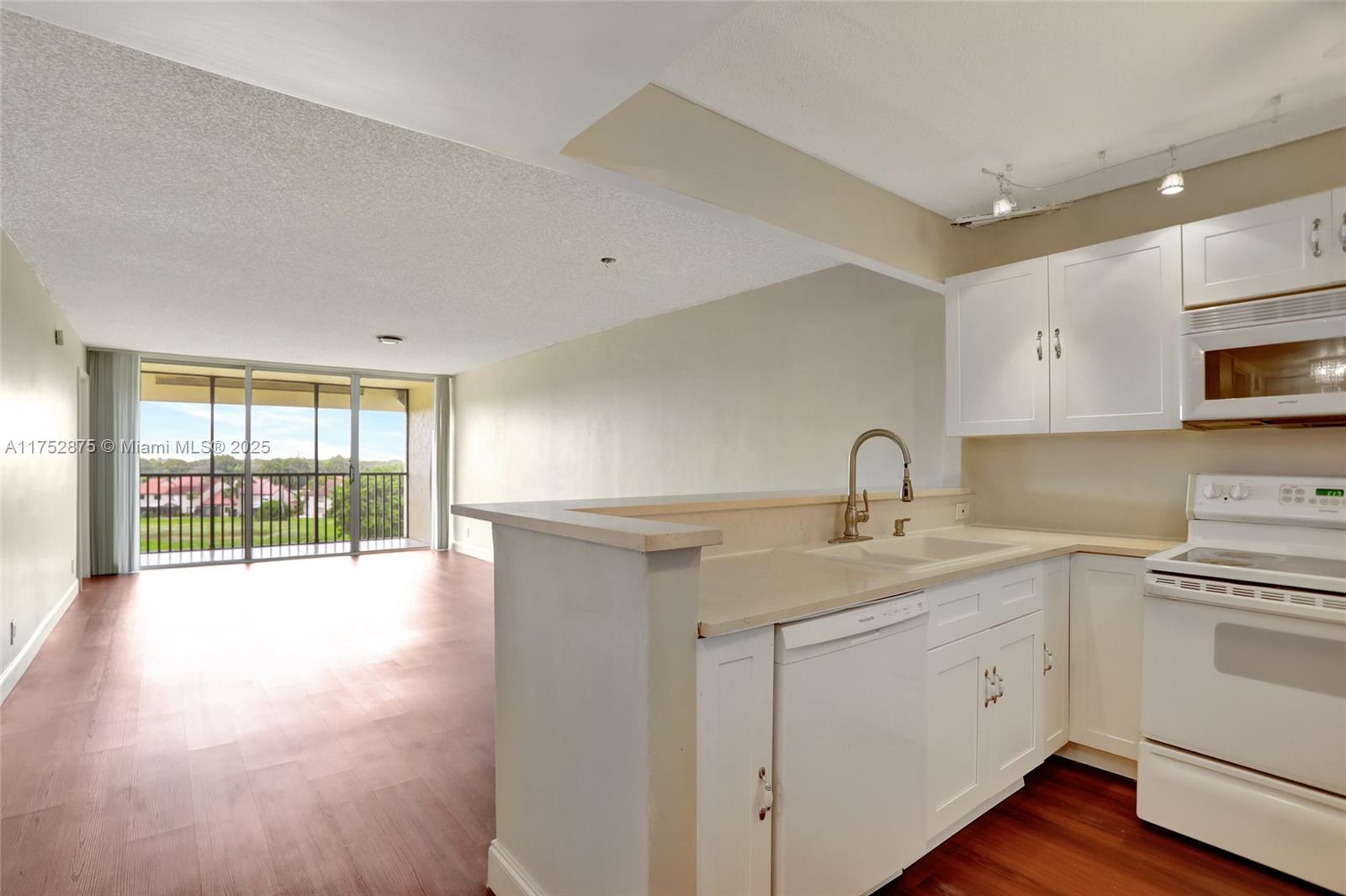 CONDOMINIUM 8 OF ENVIRON - Residential Lease