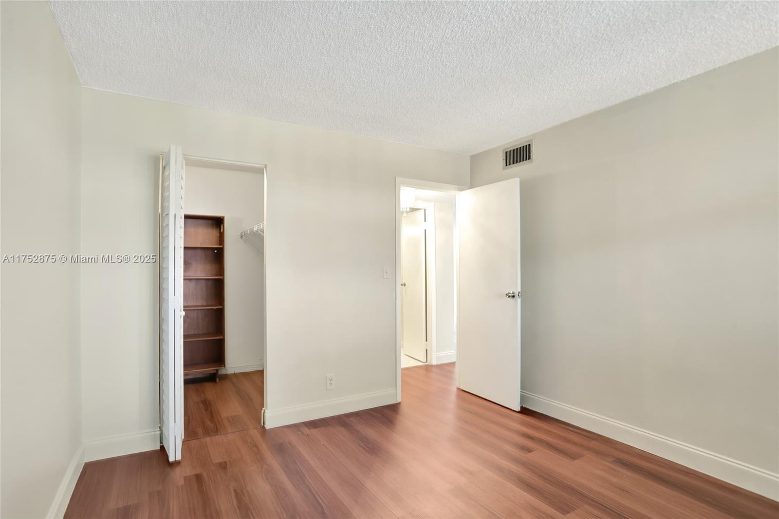 CONDOMINIUM 8 OF ENVIRON - Residential Lease