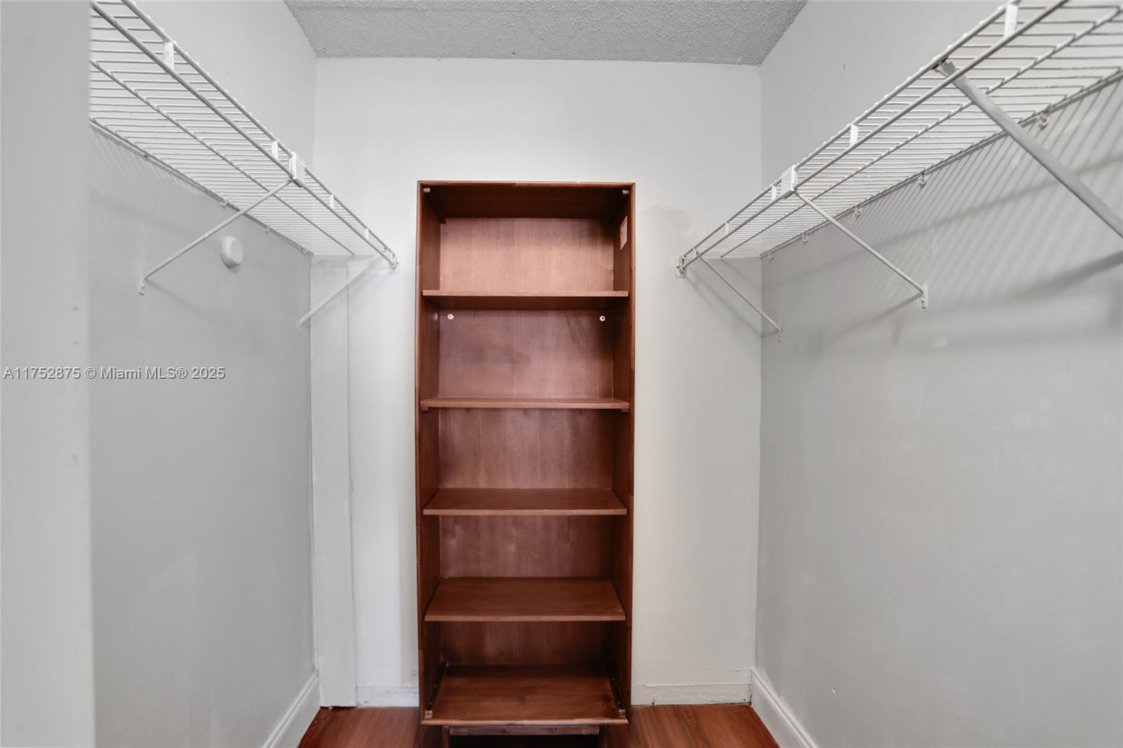 CONDOMINIUM 8 OF ENVIRON - Residential Lease