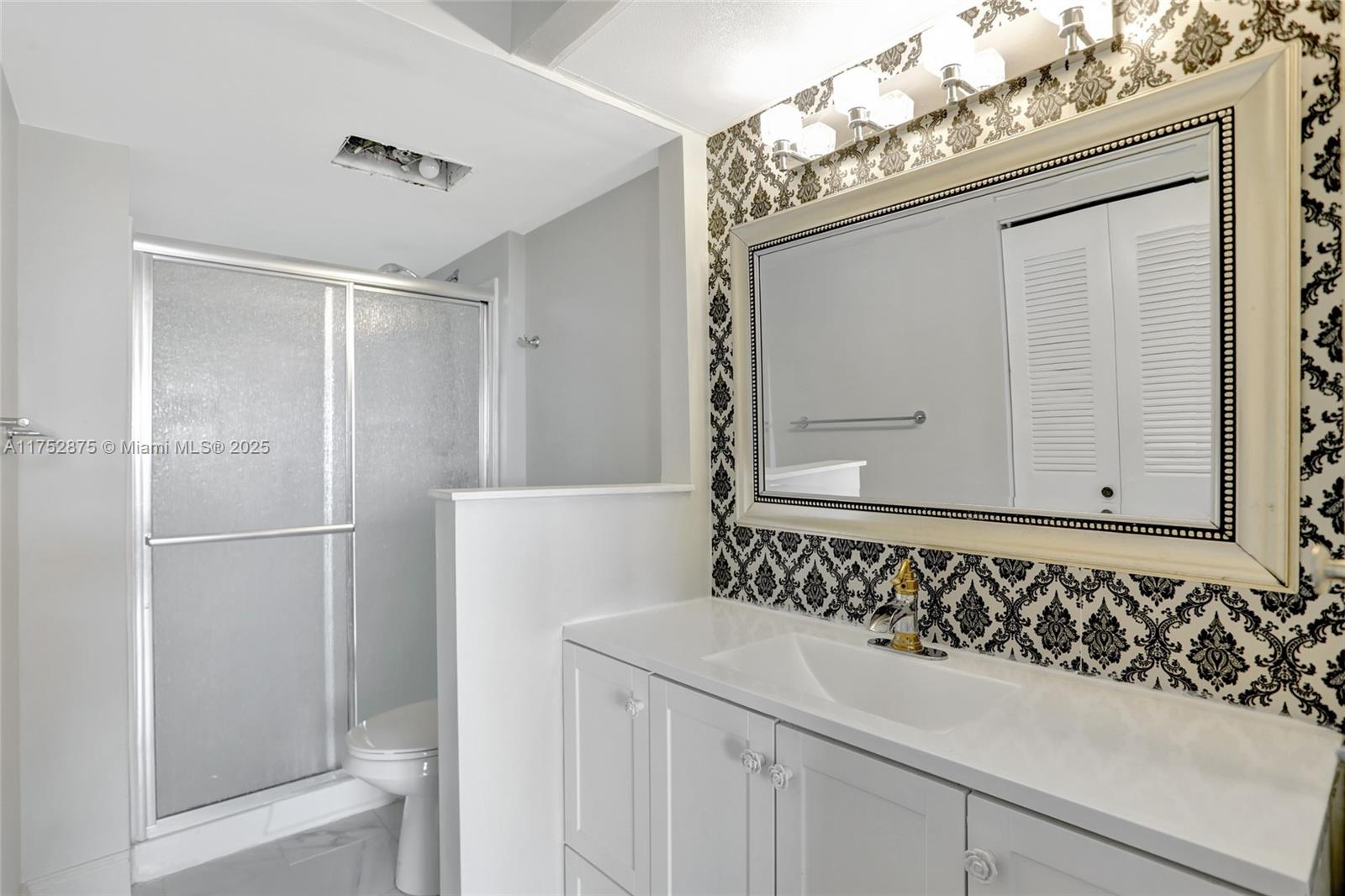 CONDOMINIUM 8 OF ENVIRON - Residential Lease