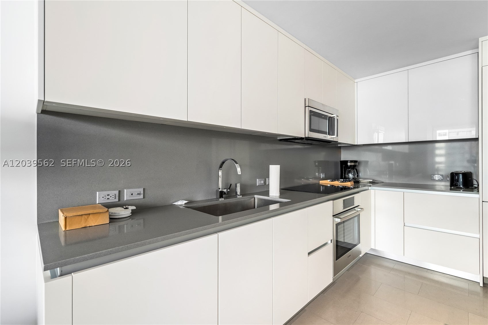 88 SW 7th St 1006
