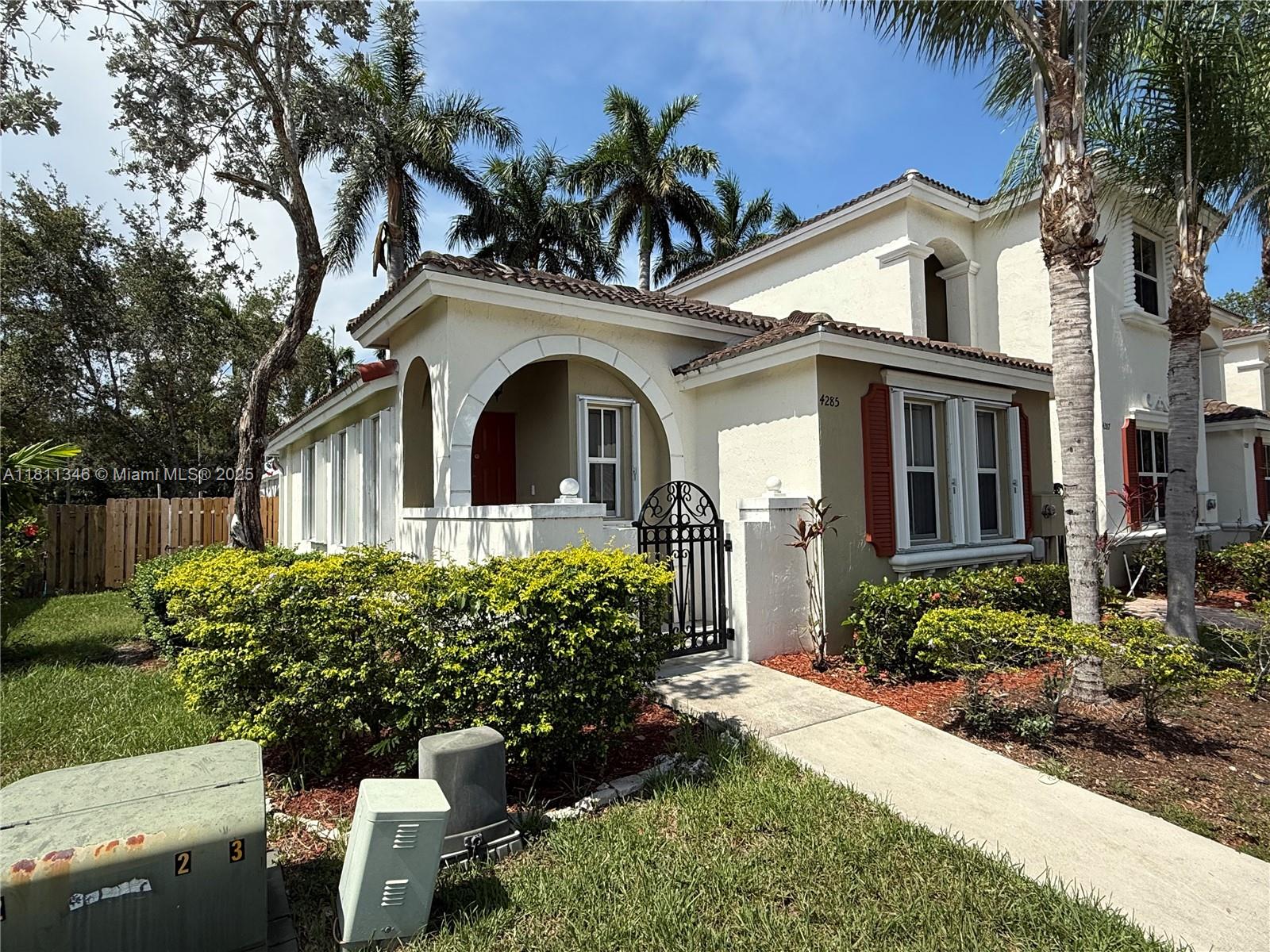 4285 NE 10th Ct