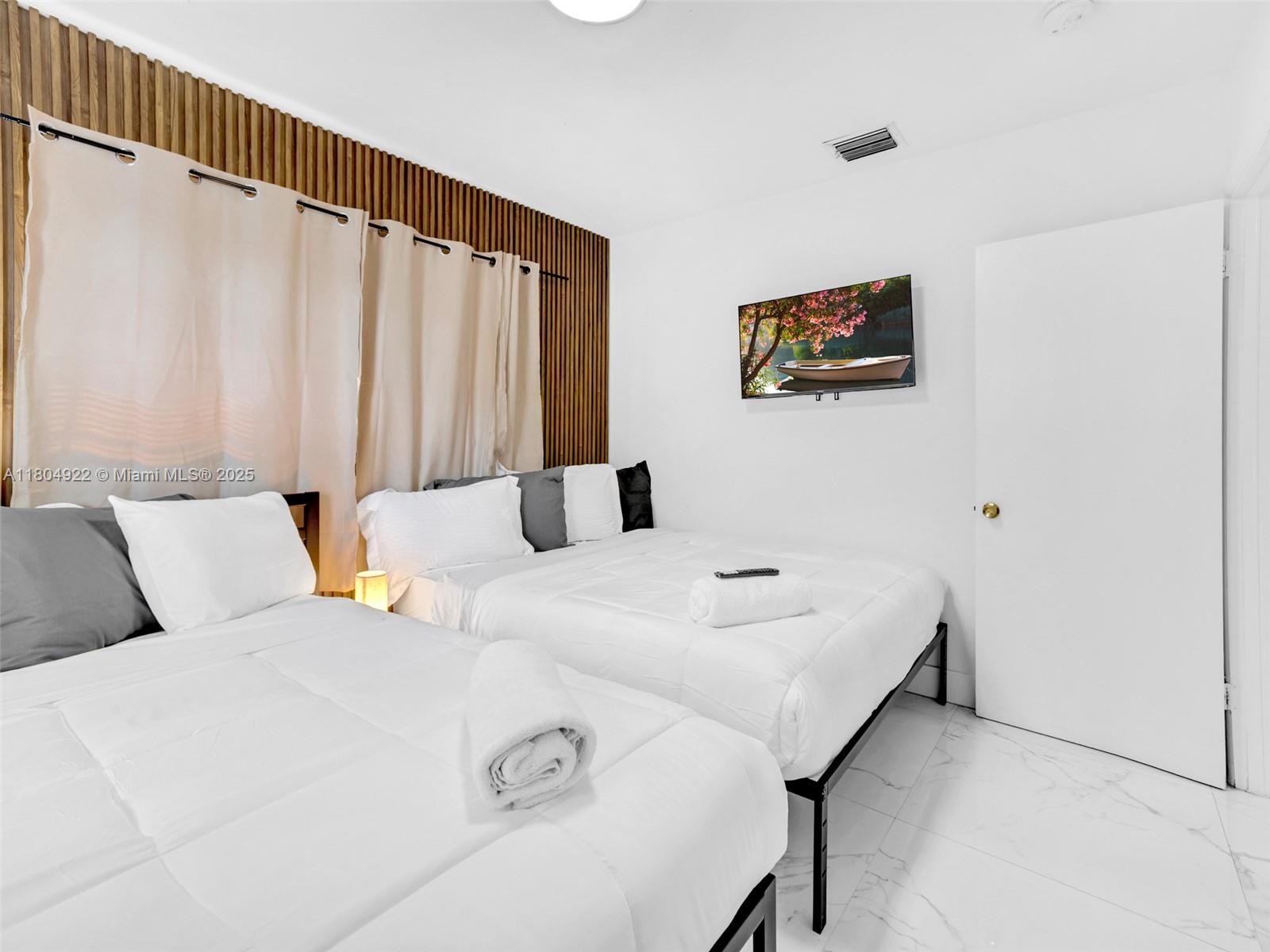 LINCOLN PARK REPLAT - Residential Lease