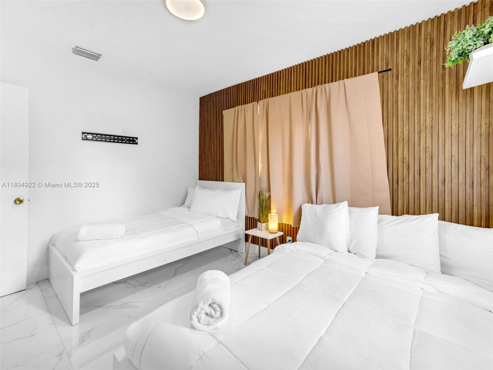 LINCOLN PARK REPLAT - Residential Lease