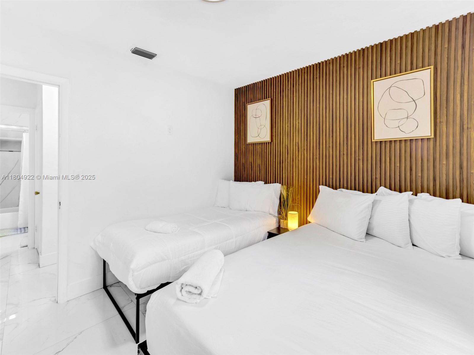 LINCOLN PARK REPLAT - Residential Lease