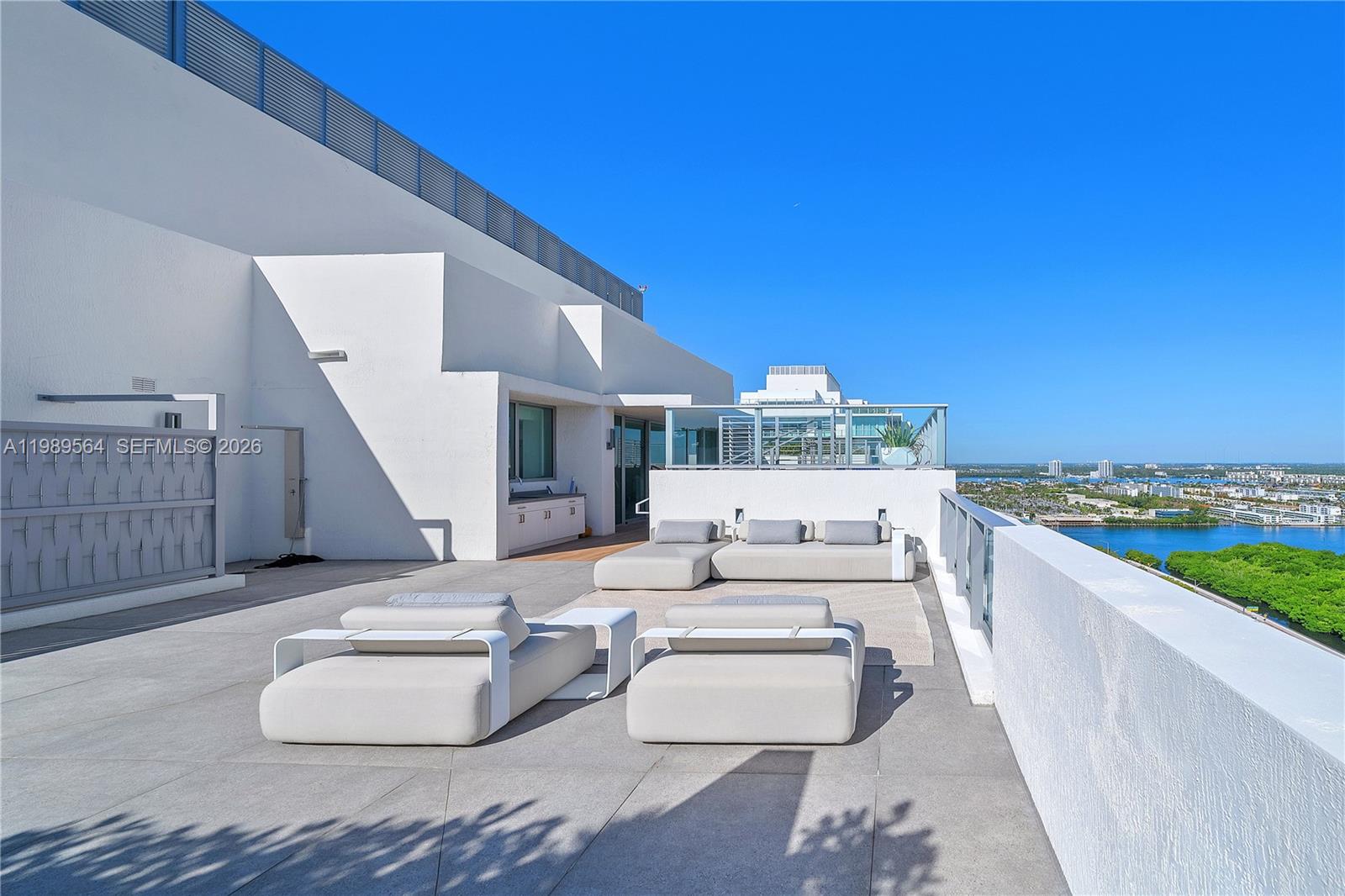 PARQUE TOWERS CONDO - Residential