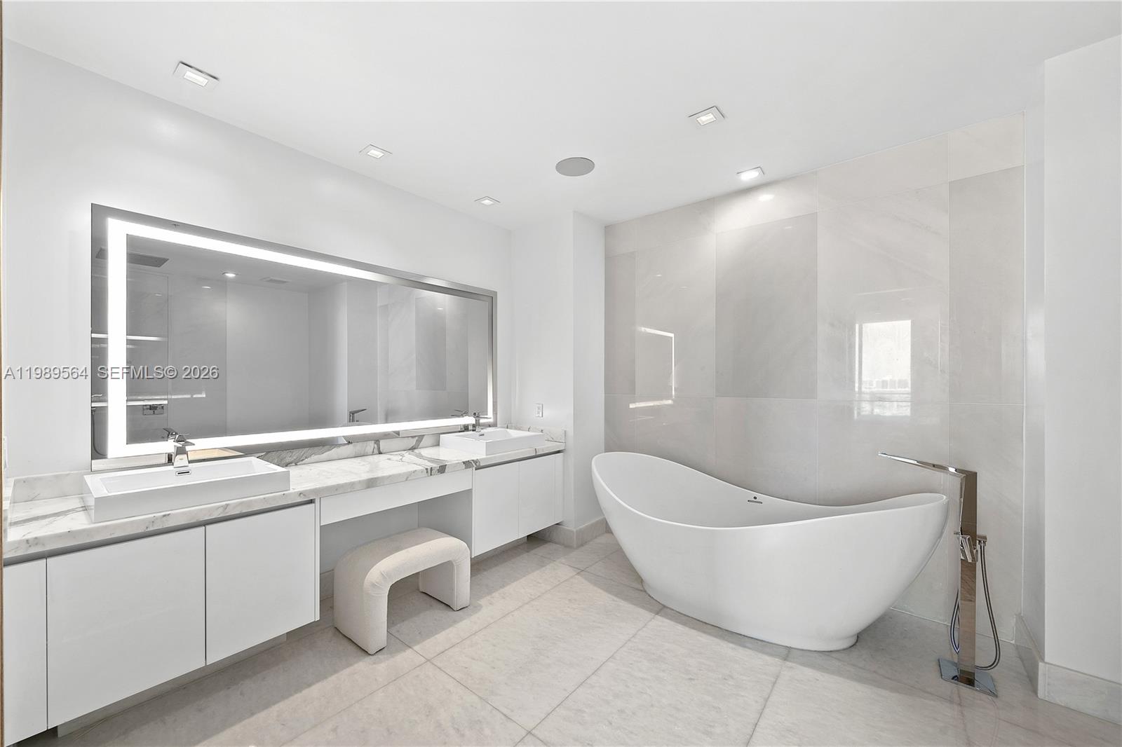 PARQUE TOWERS CONDO - Residential