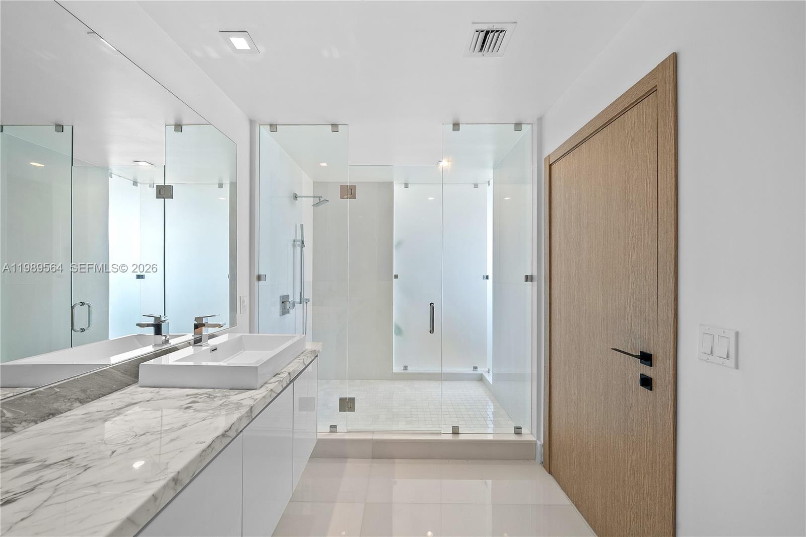 PARQUE TOWERS CONDO - Residential