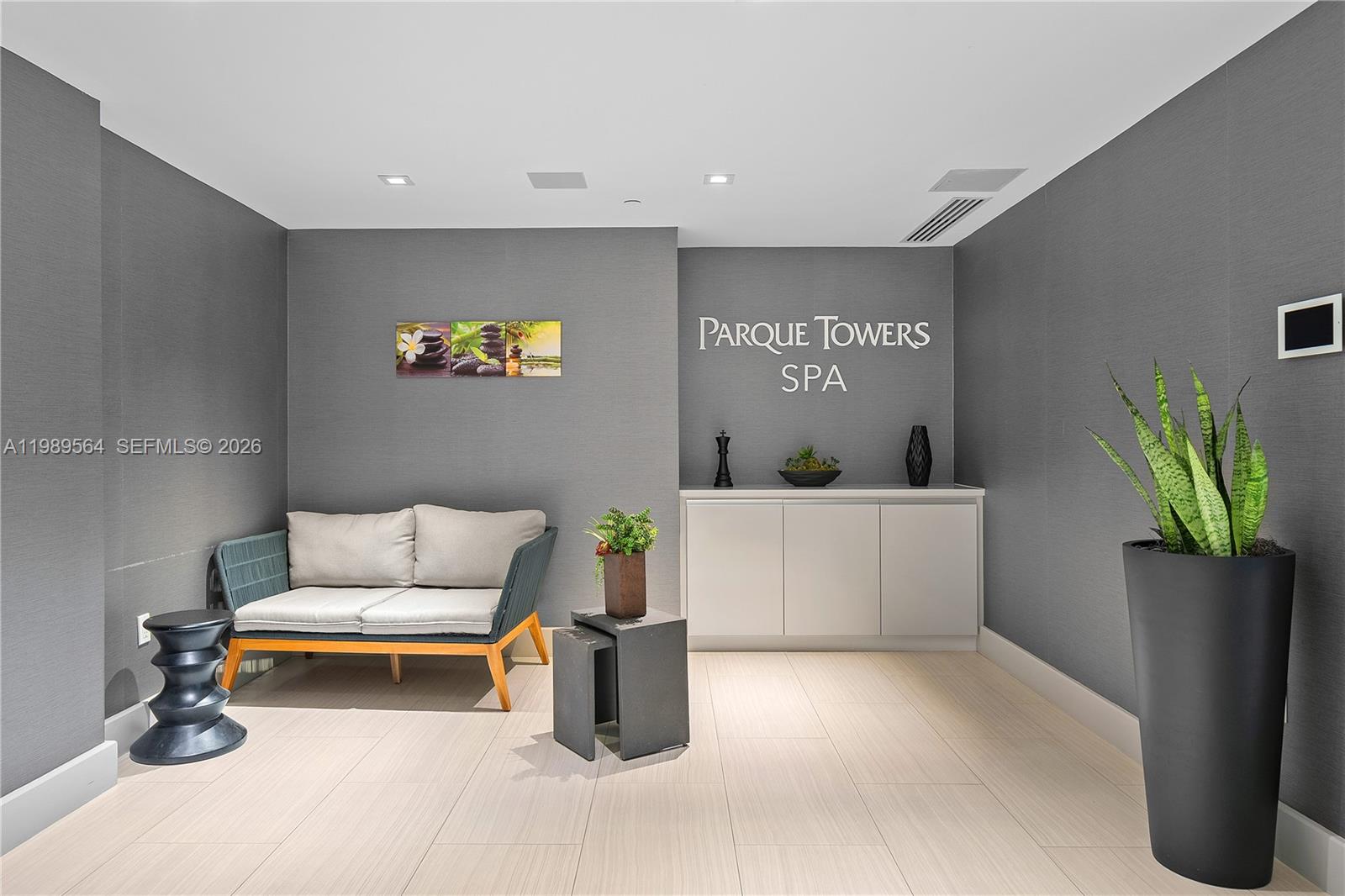 PARQUE TOWERS CONDO - Residential