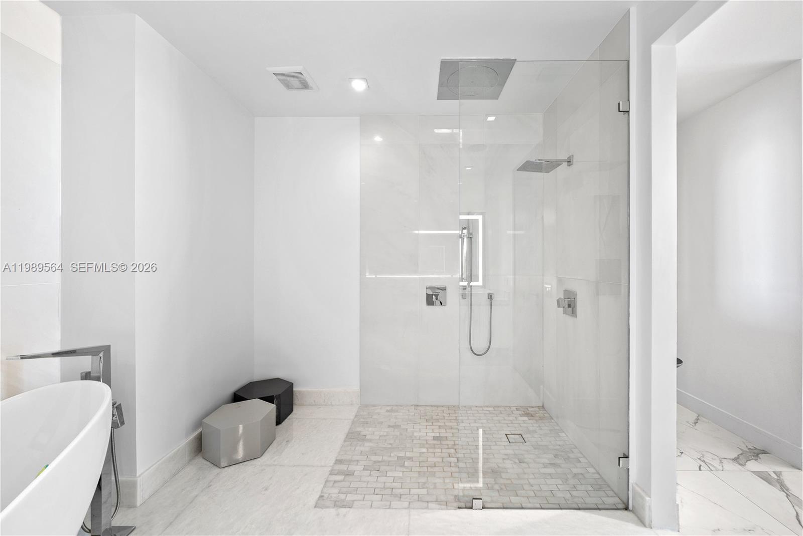 PARQUE TOWERS CONDO - Residential