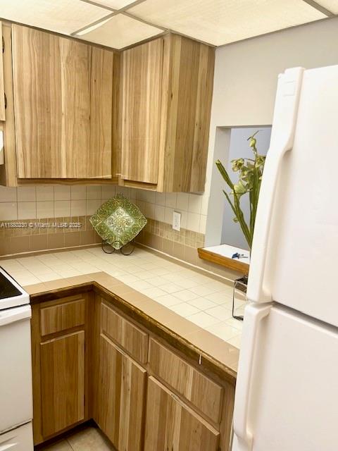 FIRST ENCOUNTER CONDO - Residential Lease