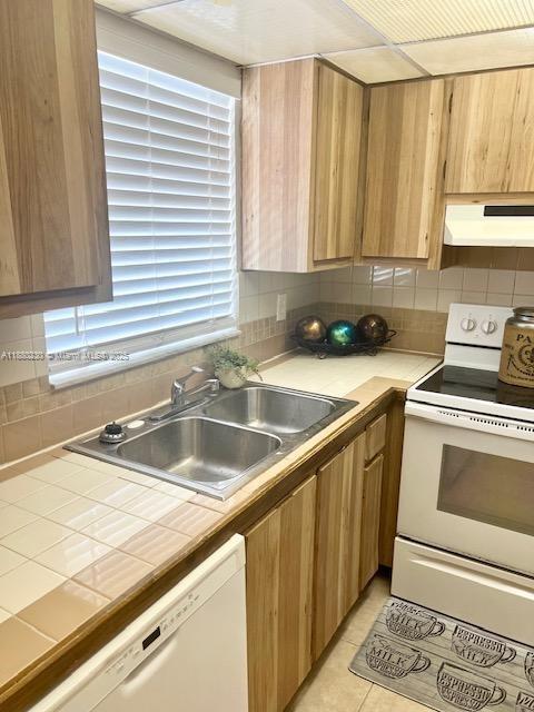 FIRST ENCOUNTER CONDO - Residential Lease