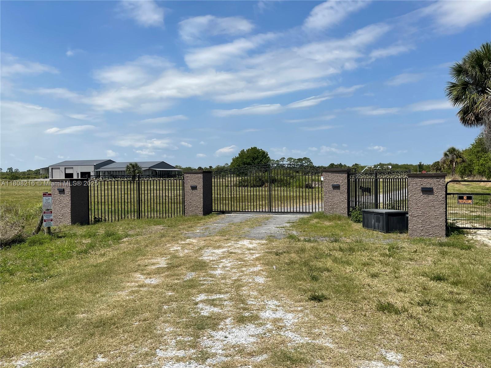 2105 86th Ave SW, Vero Beach, FL, 32968/$2,250,000 2 2105 86th Ave SW