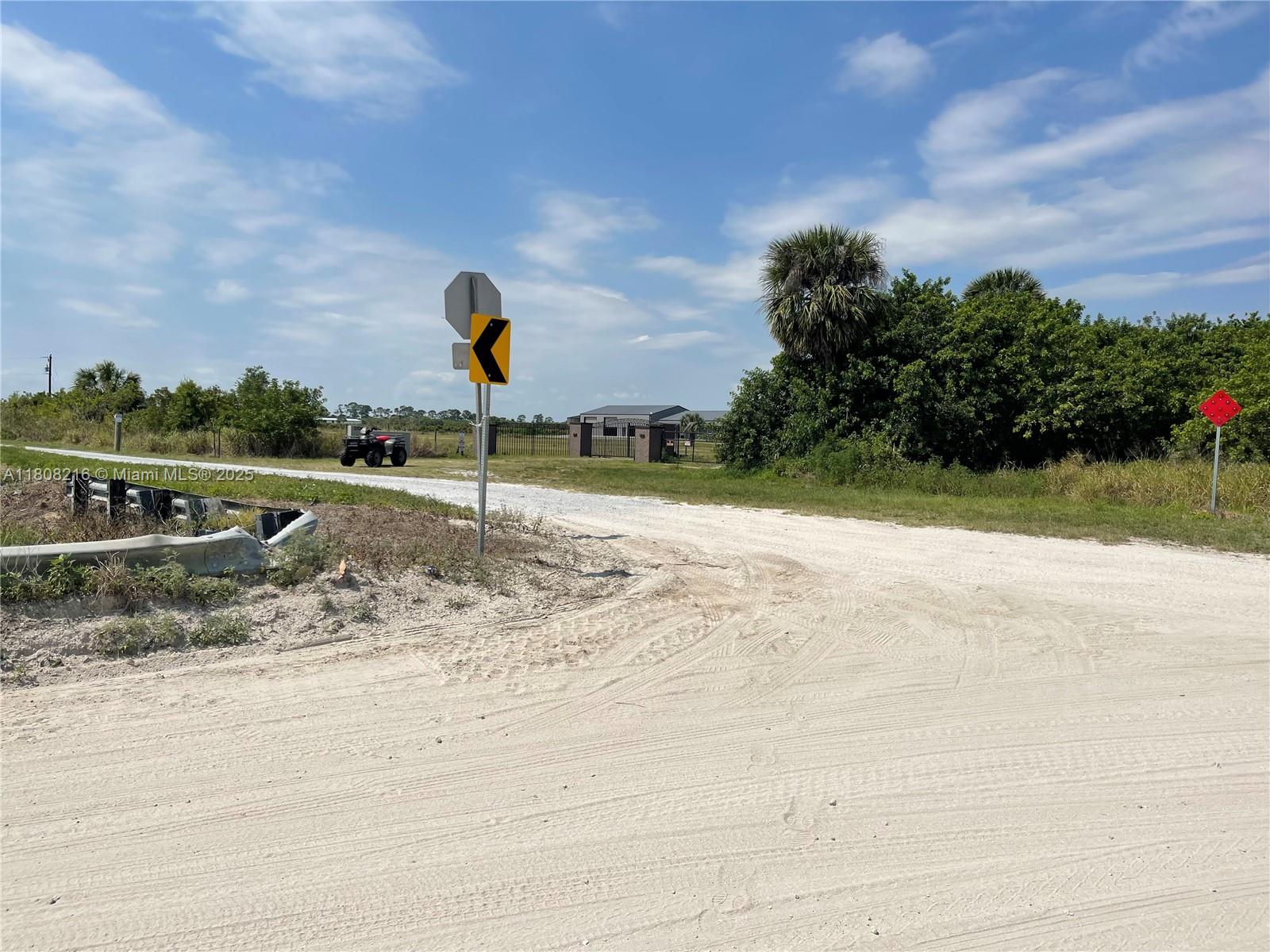 2105 86th Ave SW, Vero Beach, FL, 32968/$2,250,000 3 2105 86th Ave SW