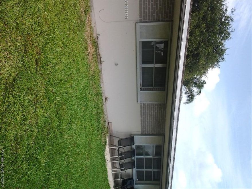 BEAUTIFUL SINGLE FAMILY HOME LOCATED ON A QUIET STREET AT HEART OF PEMBROKE PINES, WELL KEPT NEIRGHBORHOOD, CLOSE TO PEMBROKE LAKES MALL, GREAT SCHOOLS, AND EXPRESS WAYS. SELLER VERY MOTIVATED.