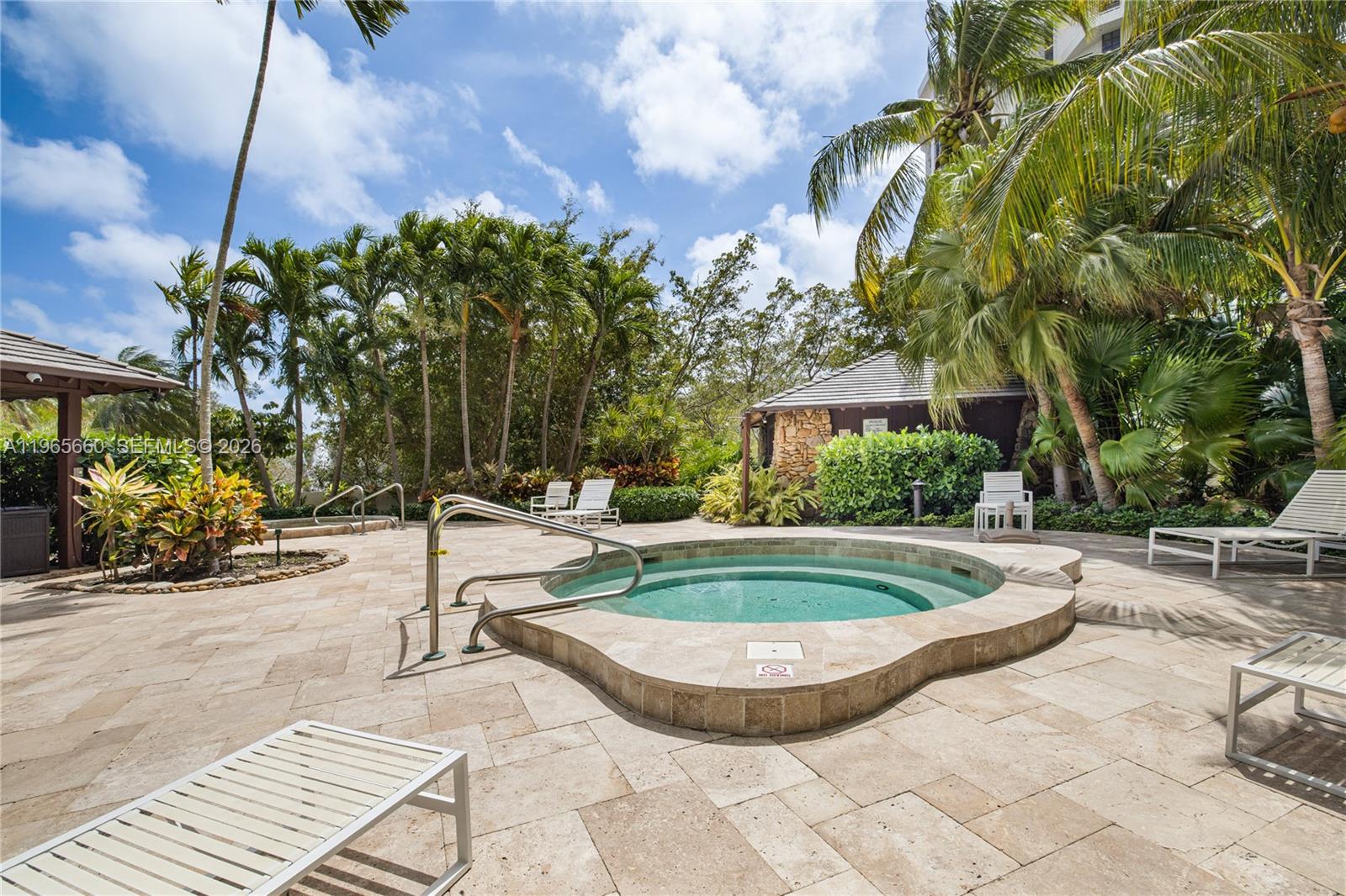 TOWERS OF QUAYSIDE CONDO - Residential