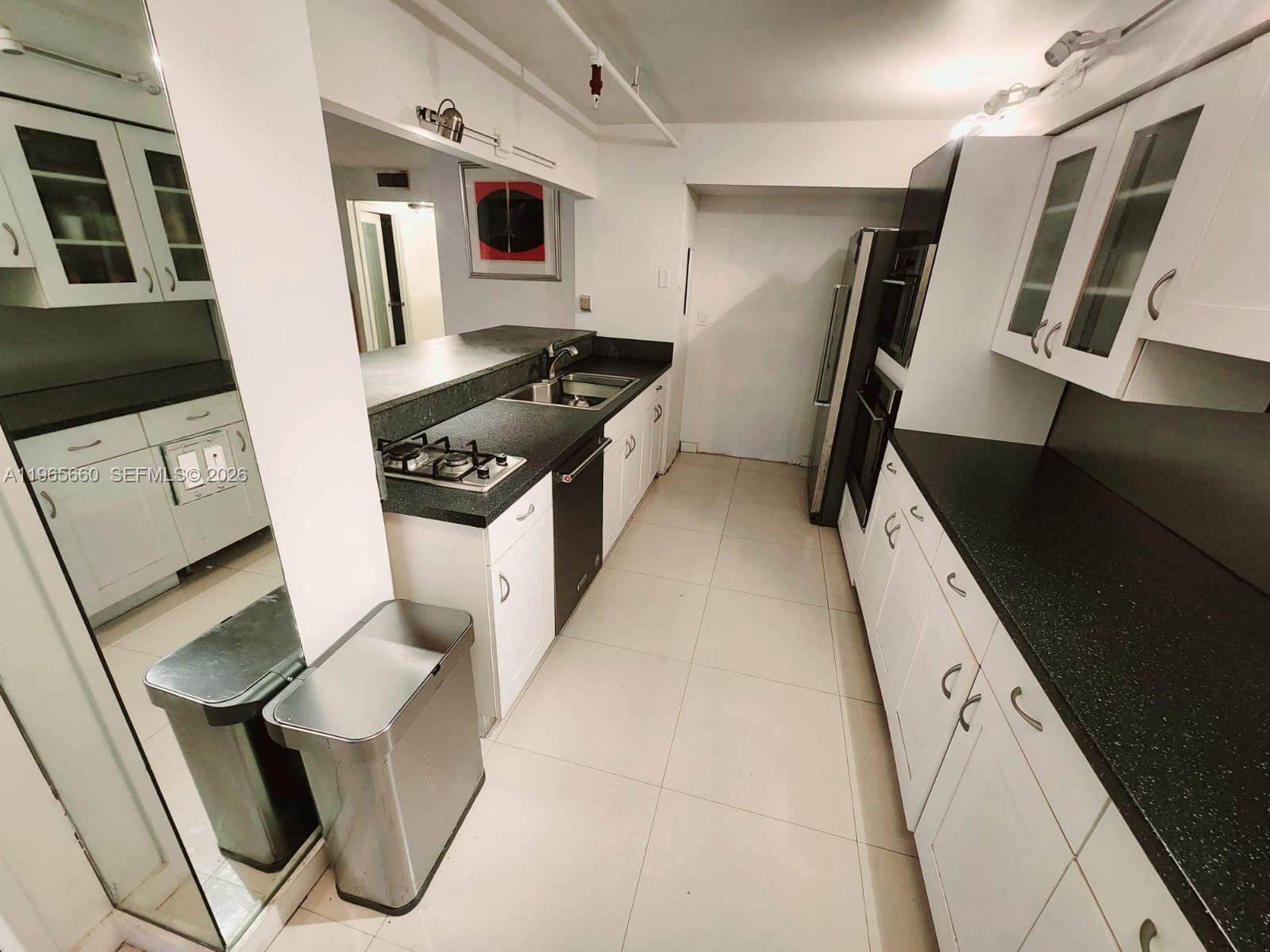 TOWERS OF QUAYSIDE CONDO - Residential