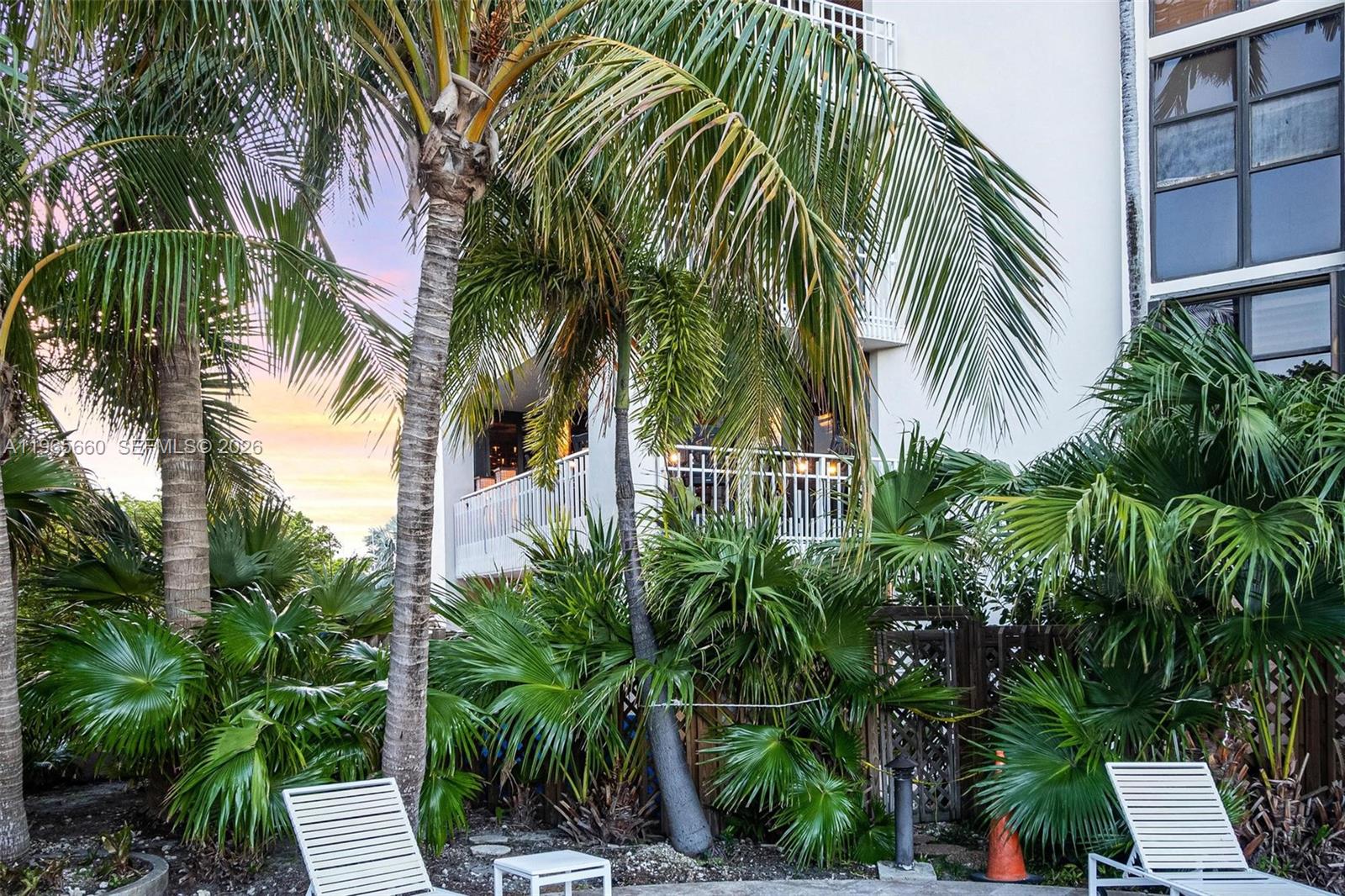 TOWERS OF QUAYSIDE CONDO - Residential