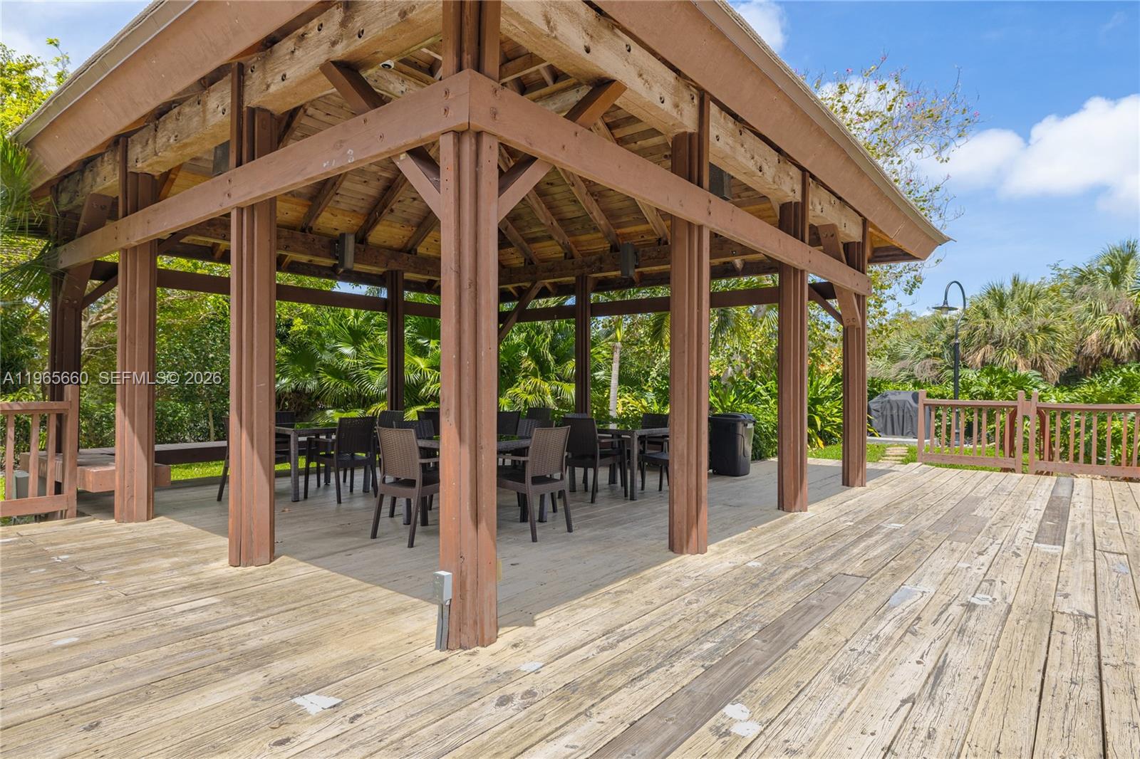 TOWERS OF QUAYSIDE CONDO - Residential