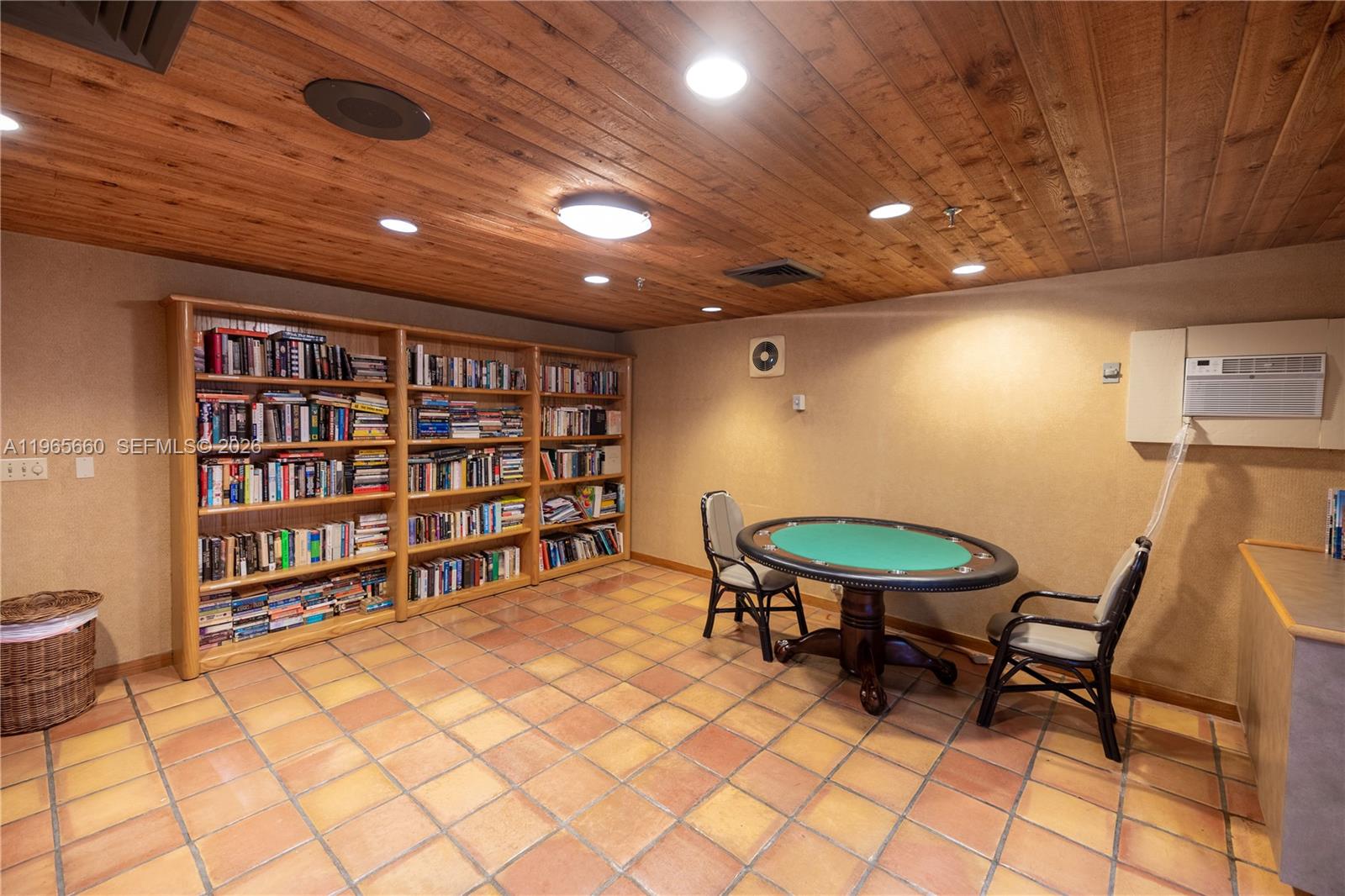 TOWERS OF QUAYSIDE CONDO - Residential