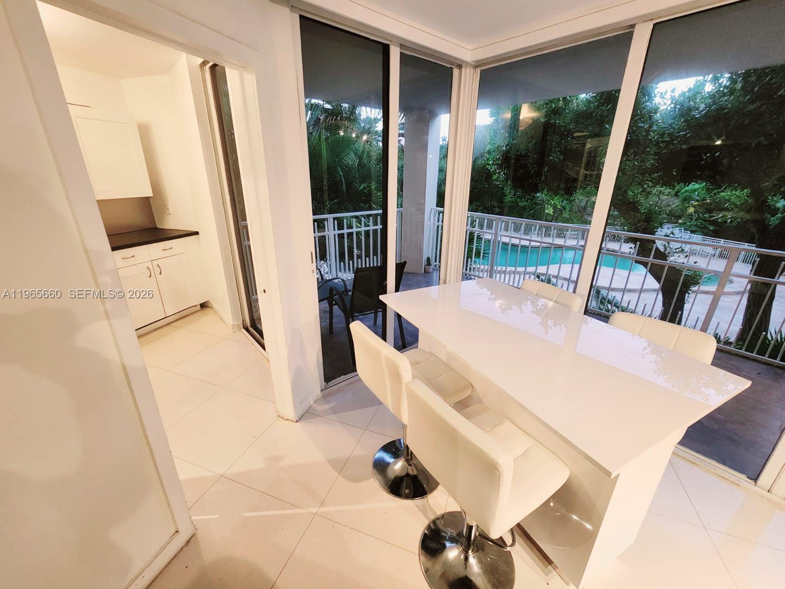 TOWERS OF QUAYSIDE CONDO - Residential