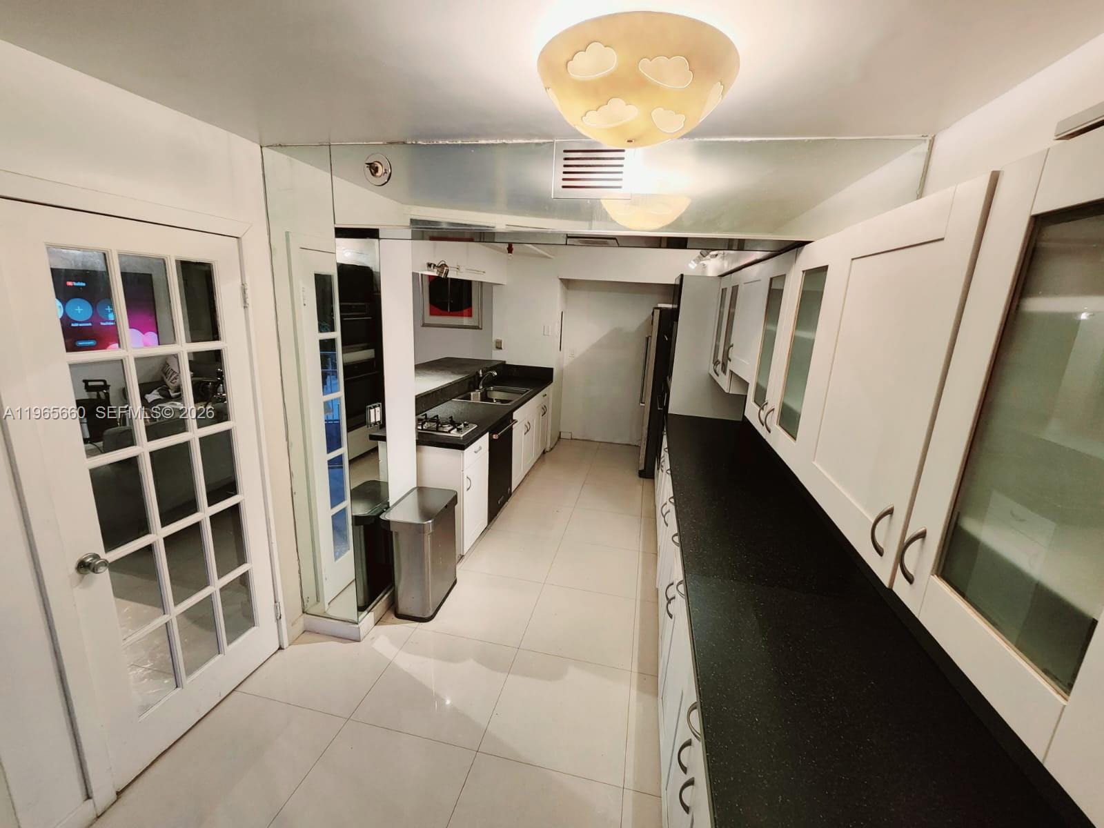 TOWERS OF QUAYSIDE CONDO - Residential