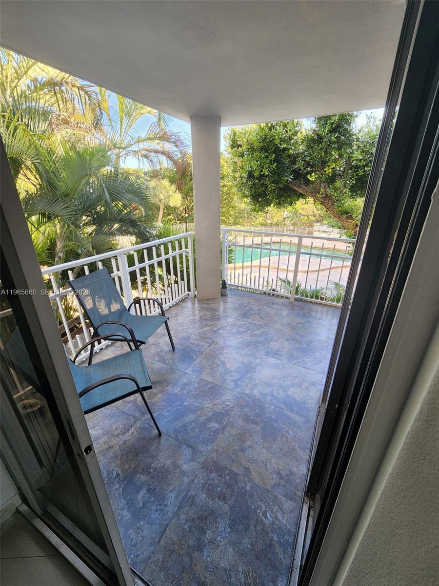 TOWERS OF QUAYSIDE CONDO - Residential